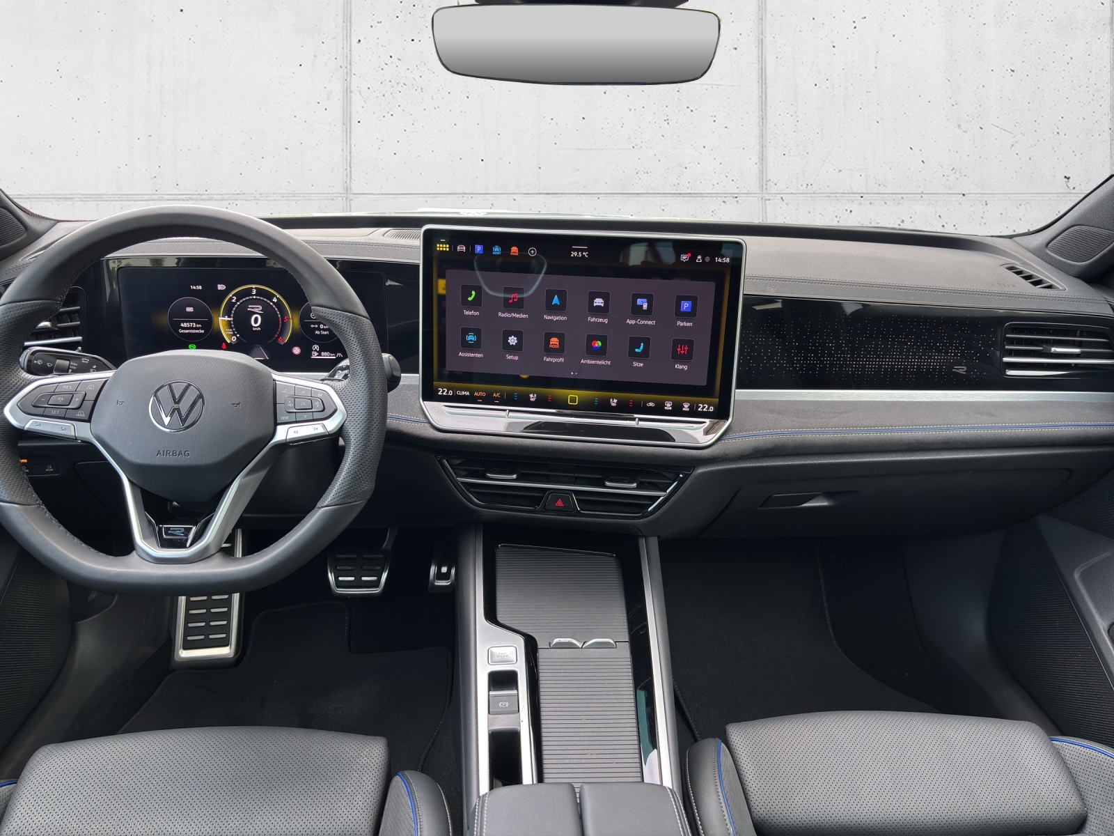VW New Passat Variant 2.0 TDI R-Line 4 Motion DSG CH-Fahrzeug mit Werksgarantie bis 2028 mit AHK, Leder & Winterräder-image-12