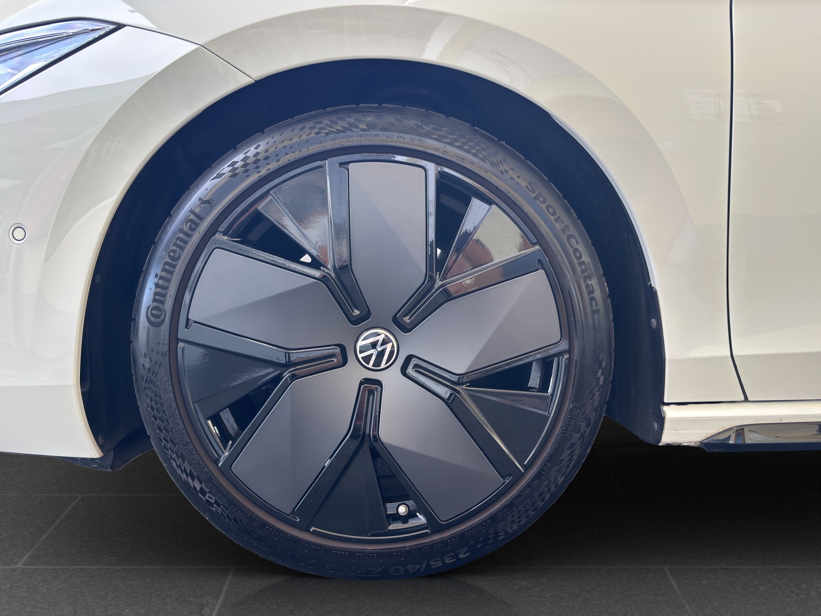 VW New Passat Variant 2.0 TDI R-Line 4 Motion DSG CH-Fahrzeug mit Werksgarantie bis 2028 mit AHK, Leder & Winterräder-image-11