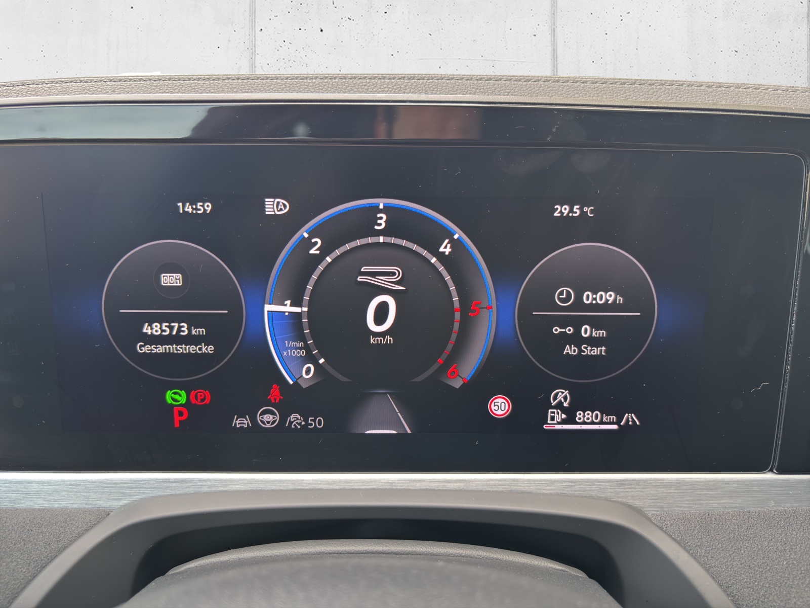 VW New Passat Variant 2.0 TDI R-Line 4 Motion DSG CH-Fahrzeug mit Werksgarantie bis 2028 mit AHK, Leder & Winterräder-image-16