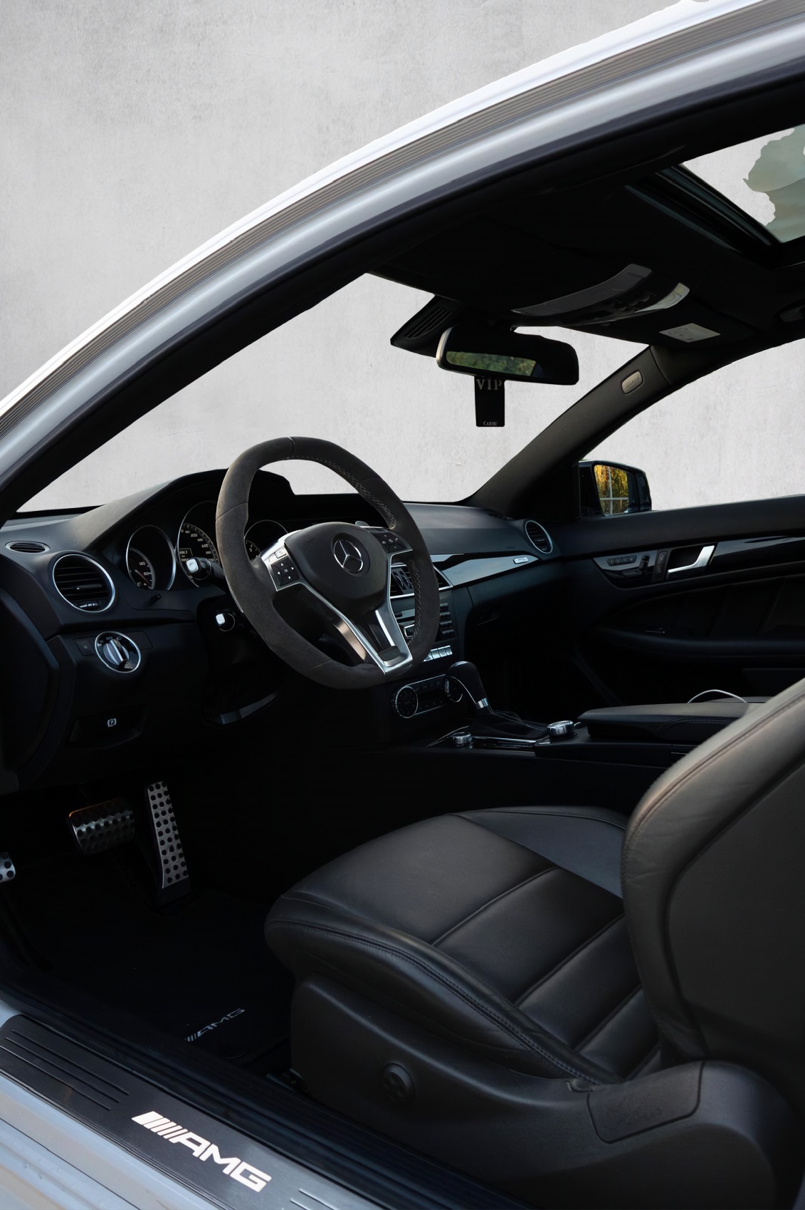 MERCEDES-BENZ C 63 V8 AMG Coupé-image-4