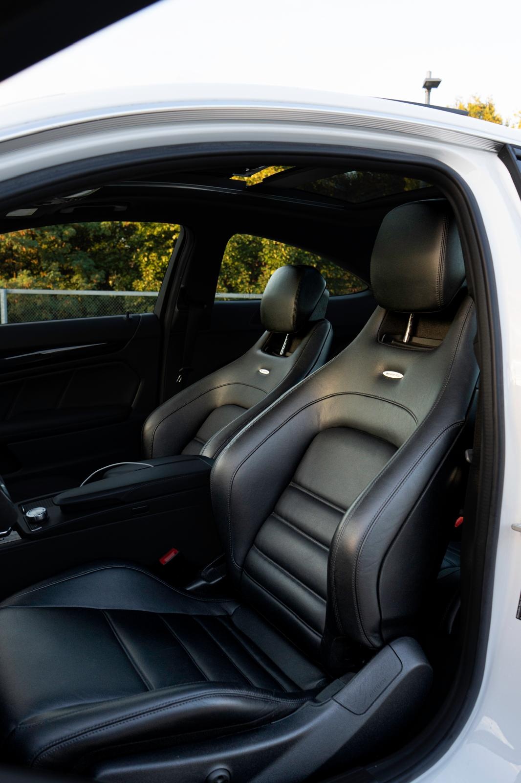 MERCEDES-BENZ C 63 V8 AMG Coupé-image-5
