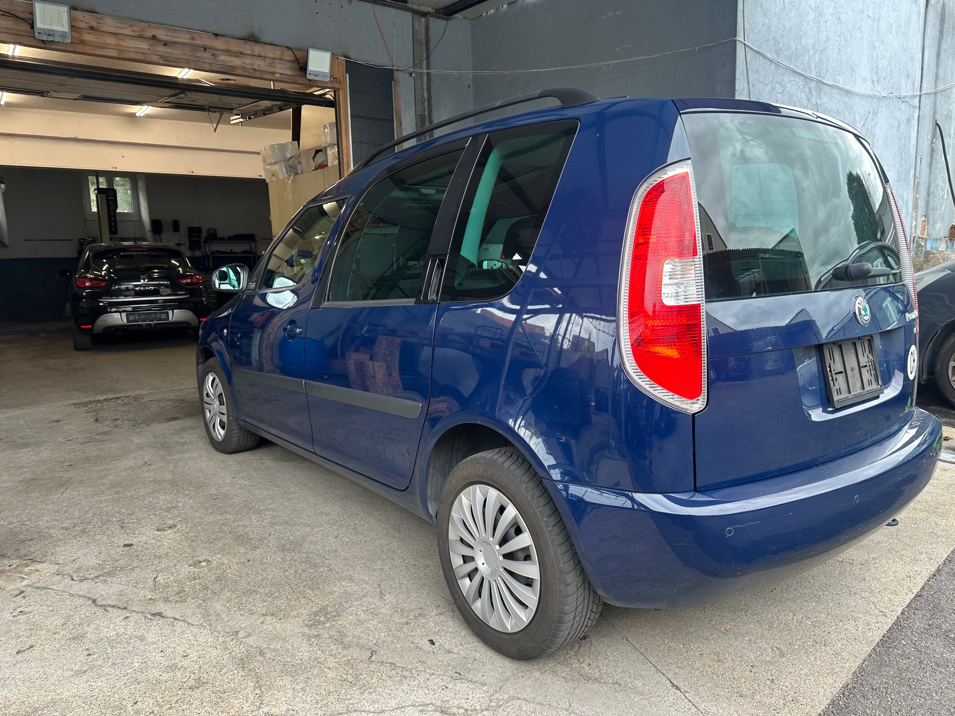 SKODA Roomster 1.6 TDI Magic-image-5