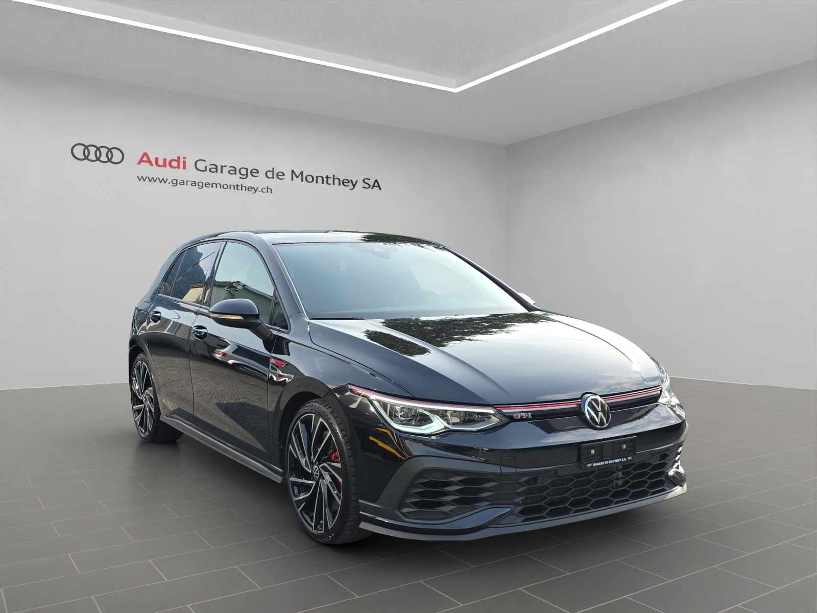 VW Golf 2.0 TSI GTI Clubsport 45 DSG-image-2