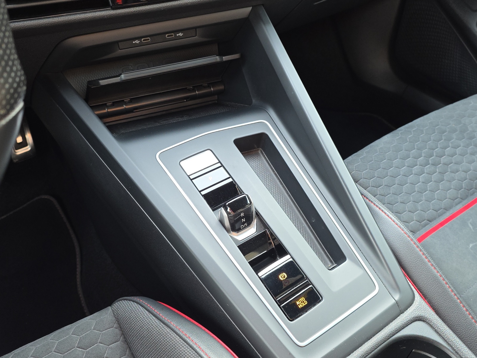 VW Golf 2.0 TSI GTI Clubsport 45 DSG-image-12