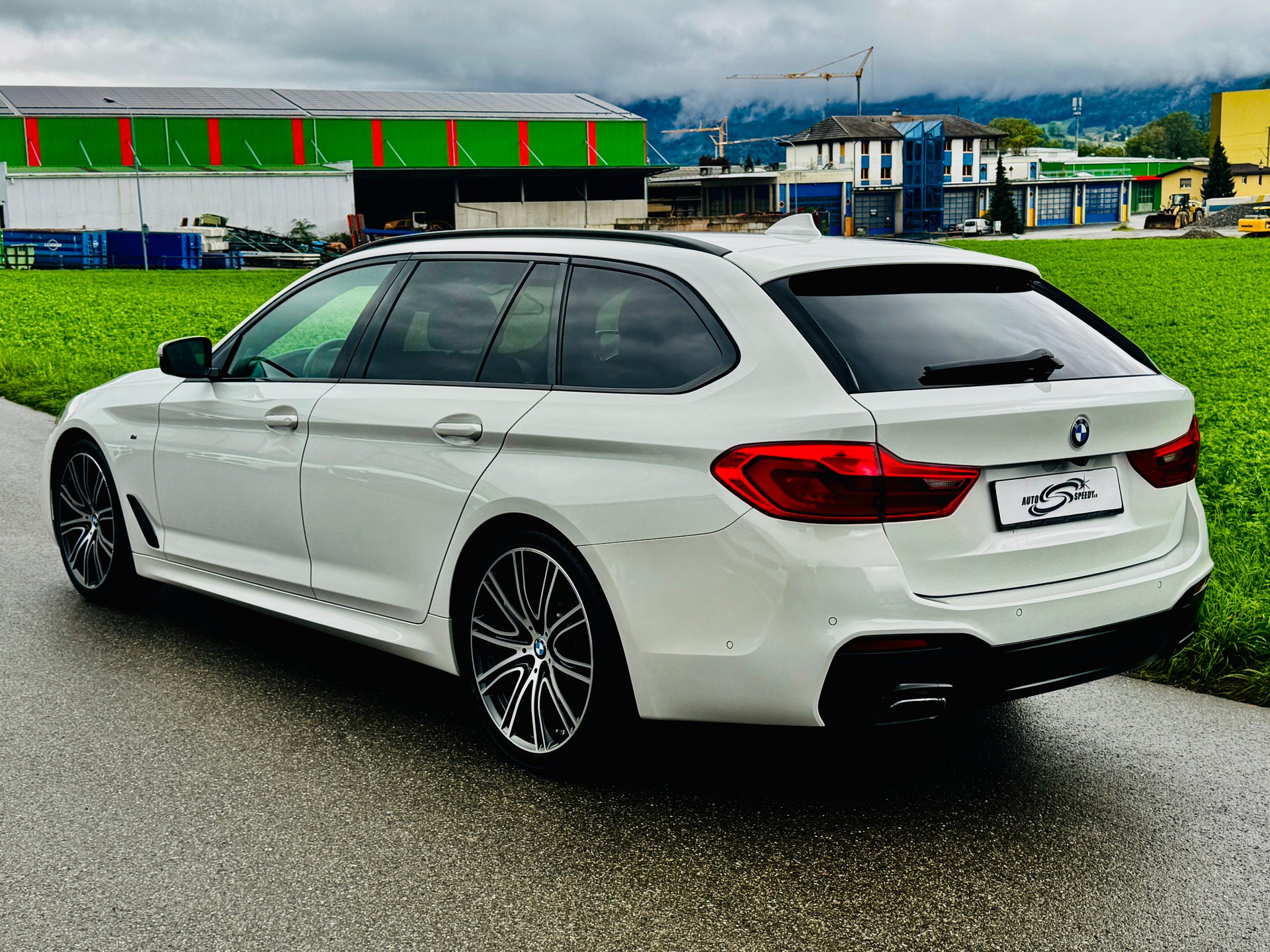 BMW 530i xDrive Touring Steptronic-showroom-element-2
