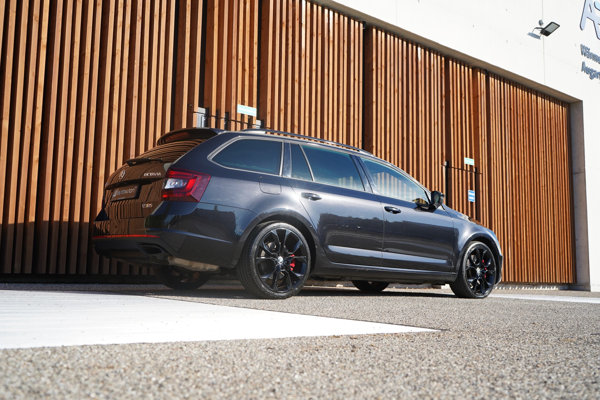 SKODA OCTAVIA COMBI 2.0 TSI RS FINAL EDITION BLACK DSG l 290 PS-image-9