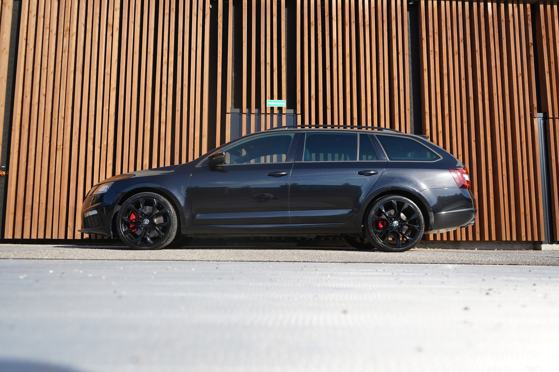 SKODA OCTAVIA COMBI 2.0 TSI RS FINAL EDITION BLACK DSG l 290 PS-showroom-element-1
