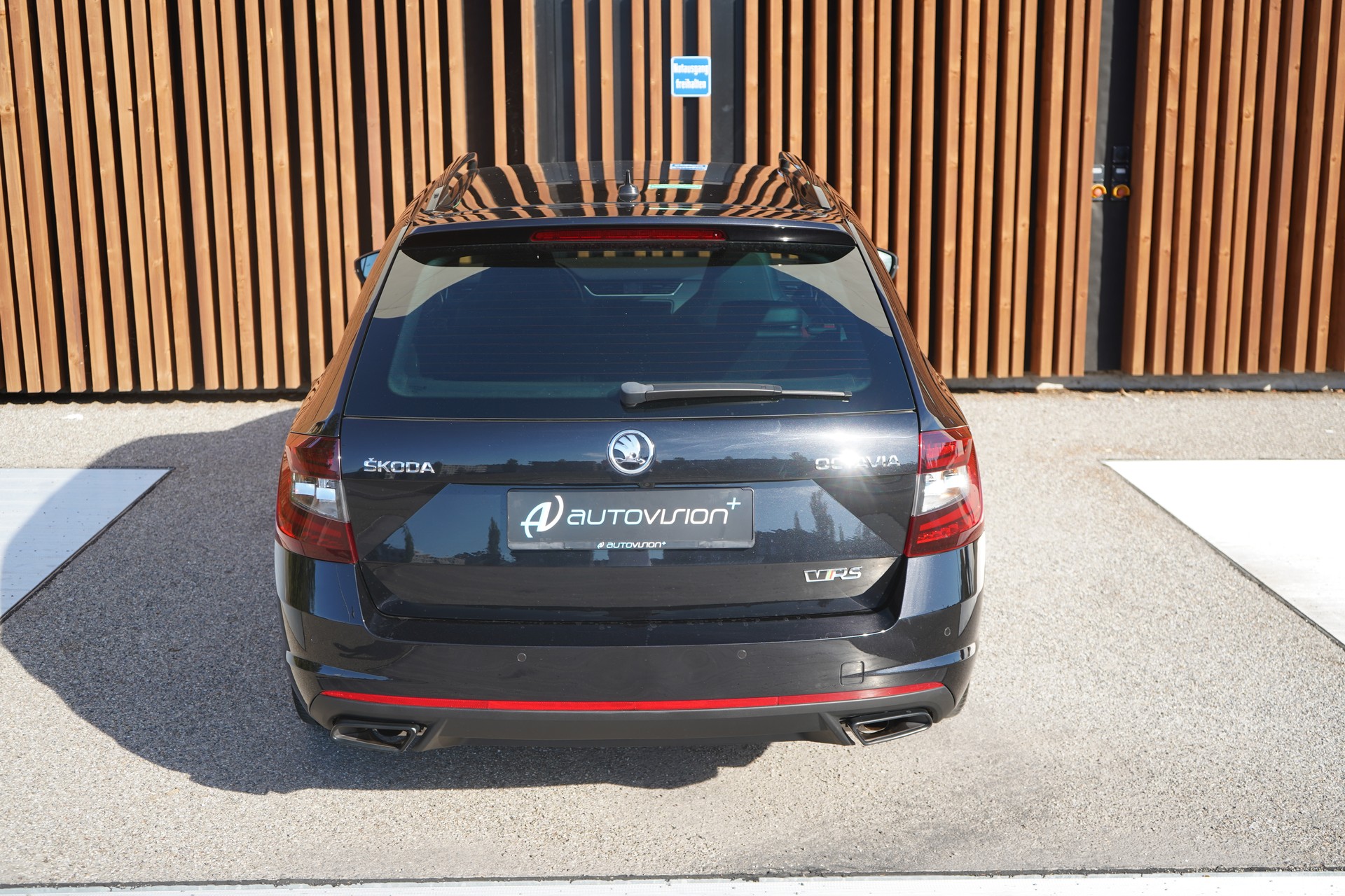 SKODA OCTAVIA COMBI 2.0 TSI RS FINAL EDITION BLACK DSG l 290 PS-image-12