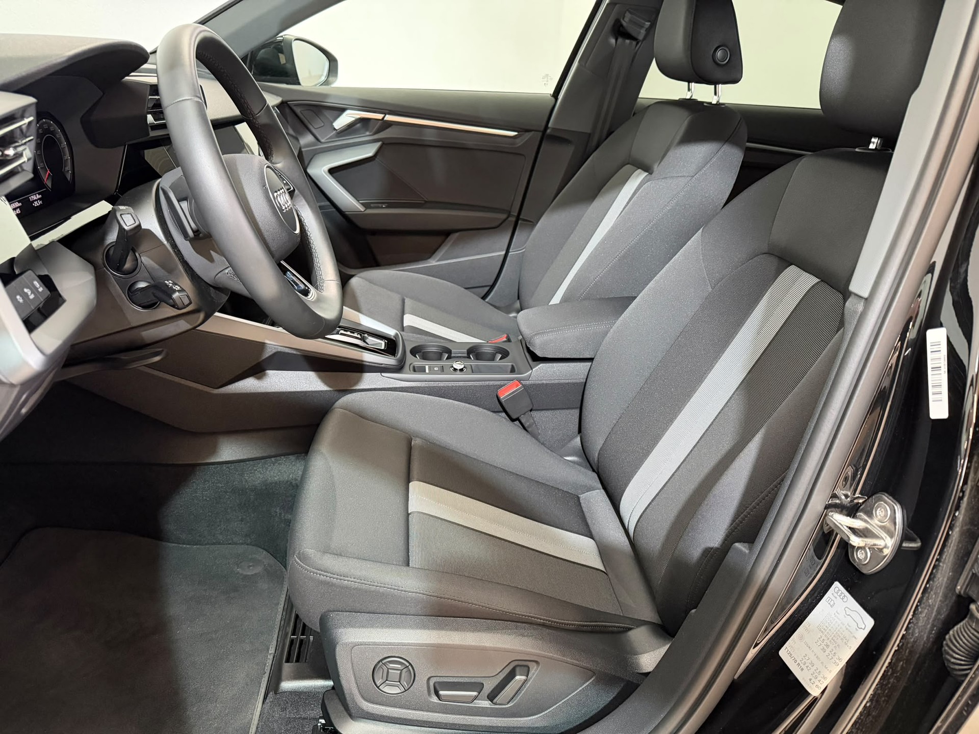 AUDI A3 Limousine TFSI 110 kW advanced S tronic-image-5