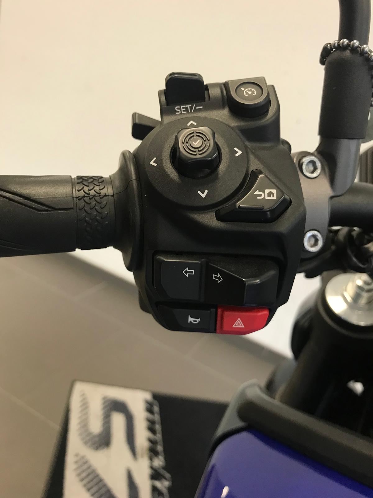 YAMAHA MT-09-image-12