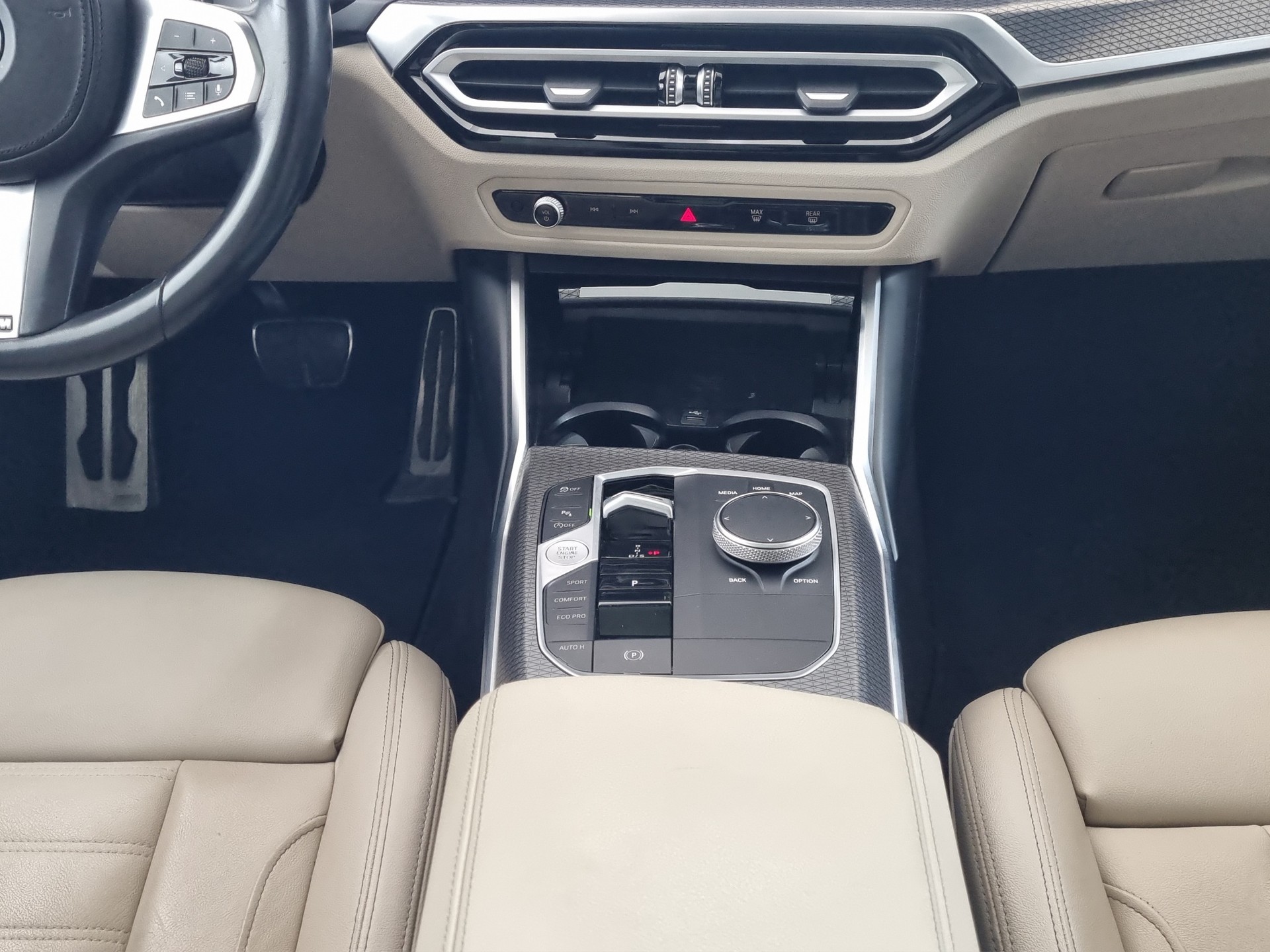 BMW 330i xDrive Touring M-Sport-image-9
