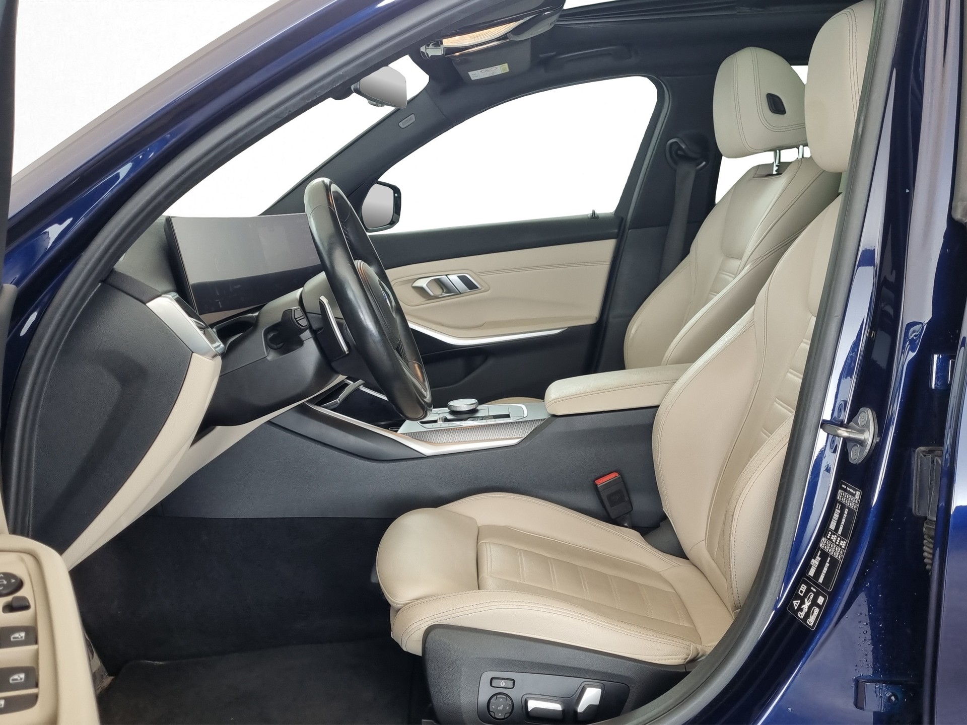 BMW 330i xDrive Touring M-Sport-image-5