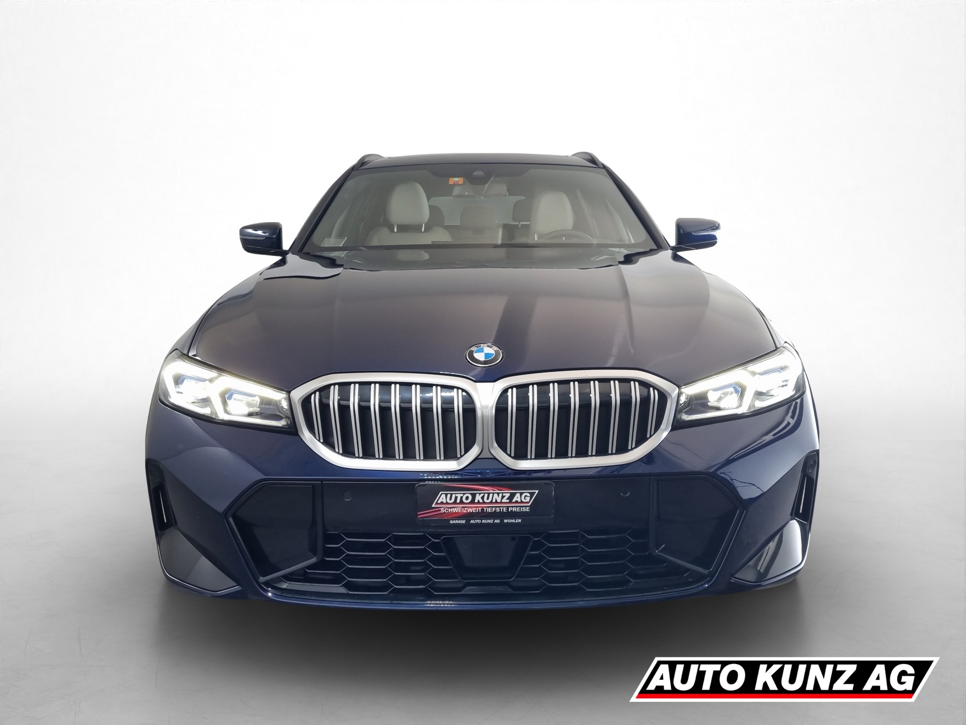 BMW 330i xDrive Touring M-Sport-showroom-element-1