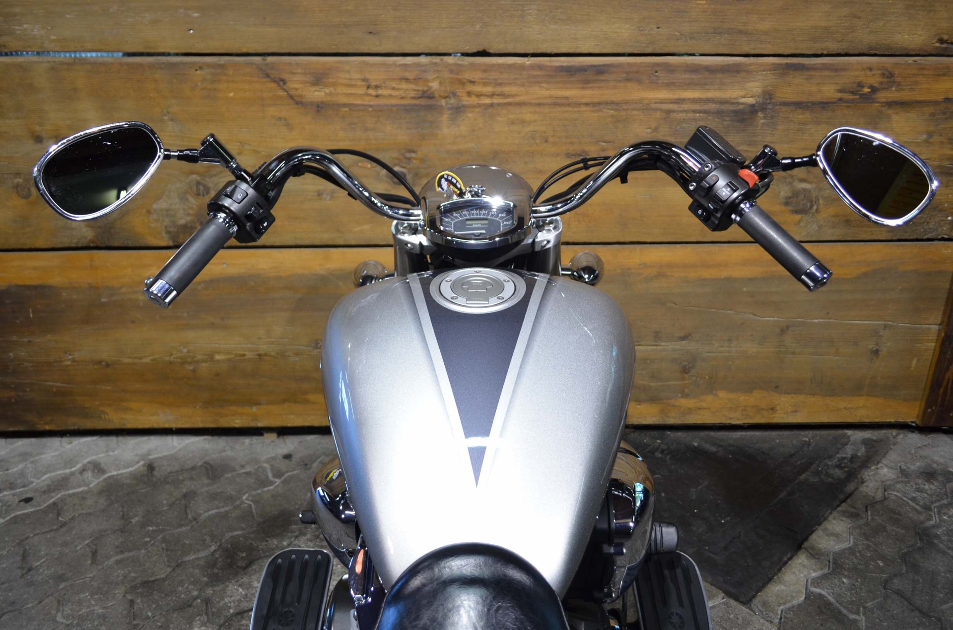 YAMAHA XVS 1300 A Midnight Star-image-2