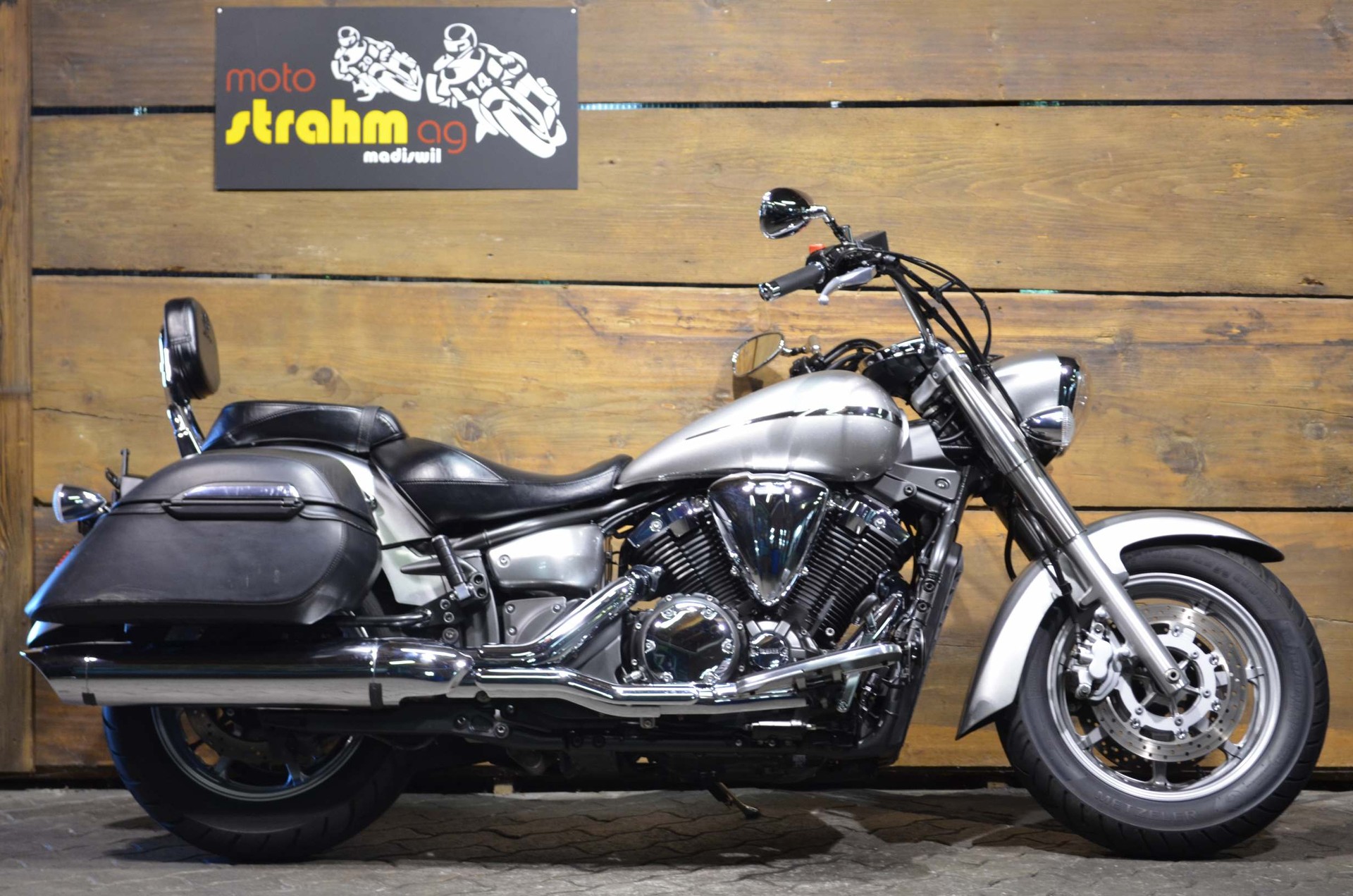 YAMAHA XVS 1300 A Midnight Star-image-1