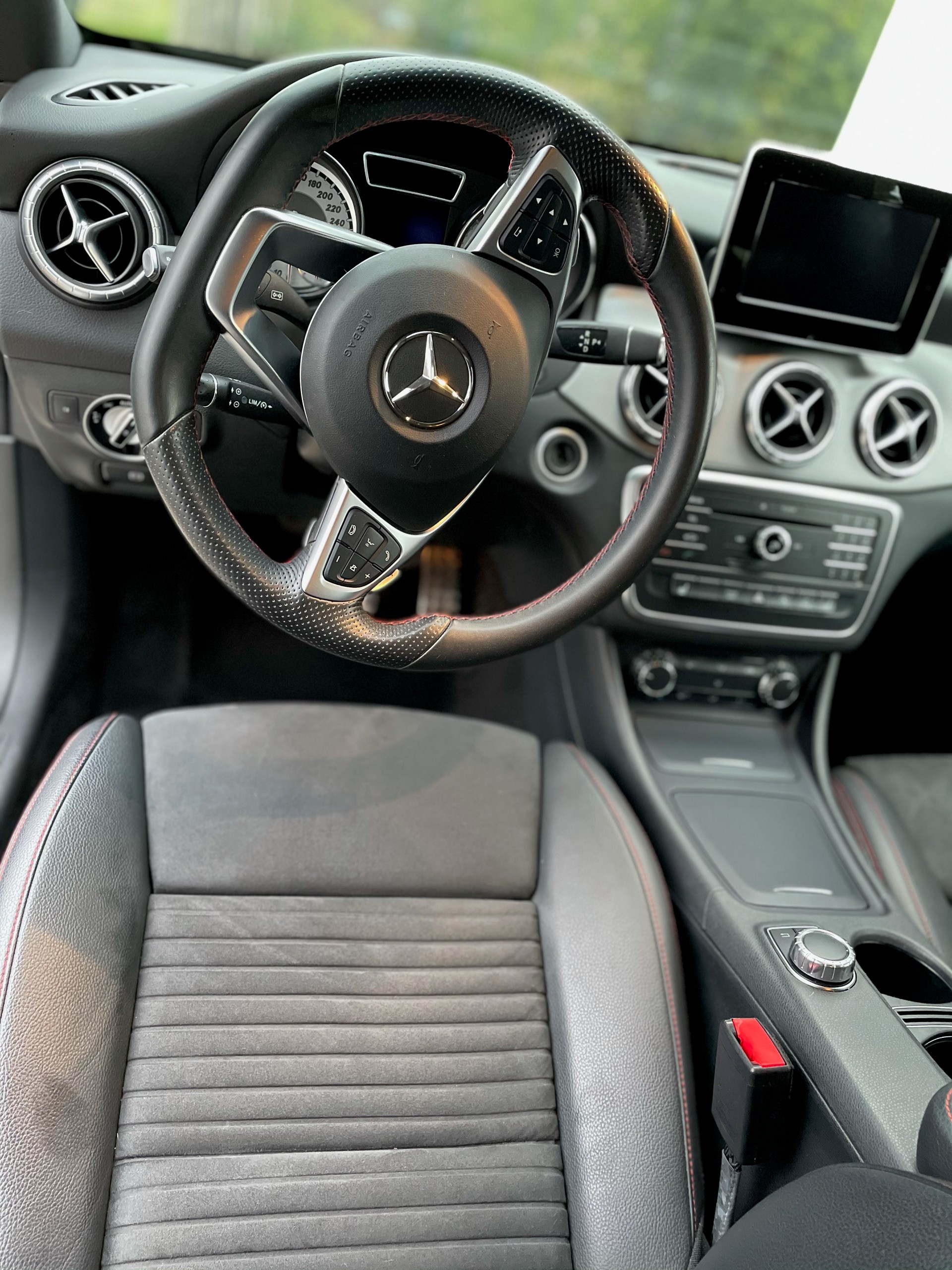 MERCEDES-BENZ CLA Shooting Brake 200 CDI AMG Line 4Matic 7G-DCT-image-3
