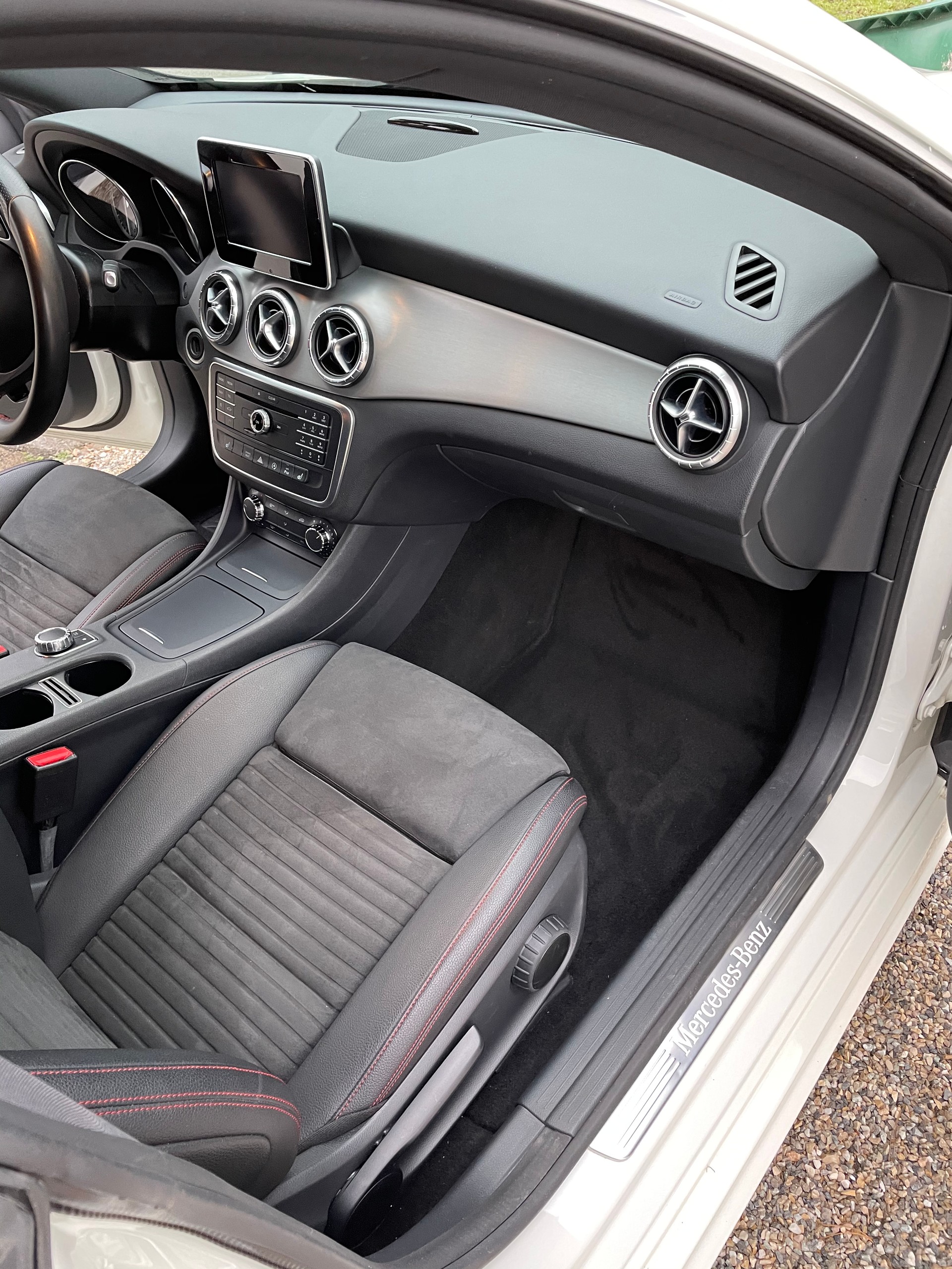 MERCEDES-BENZ CLA Shooting Brake 200 CDI AMG Line 4Matic 7G-DCT-image-9