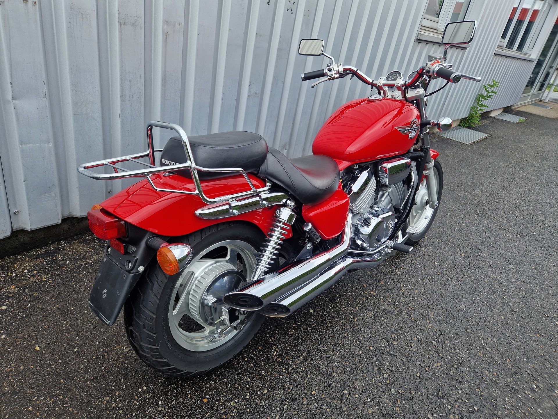 HONDA VF 750 C Magna-image-3
