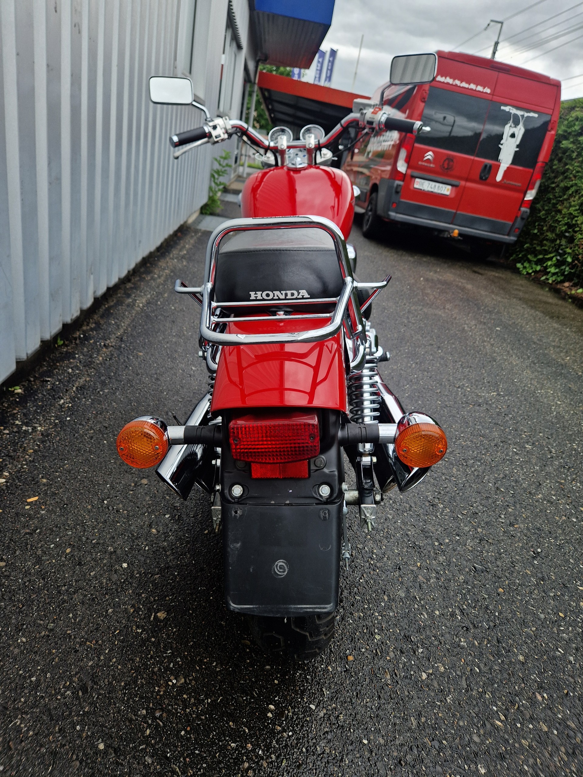 HONDA VF 750 C Magna-image-4