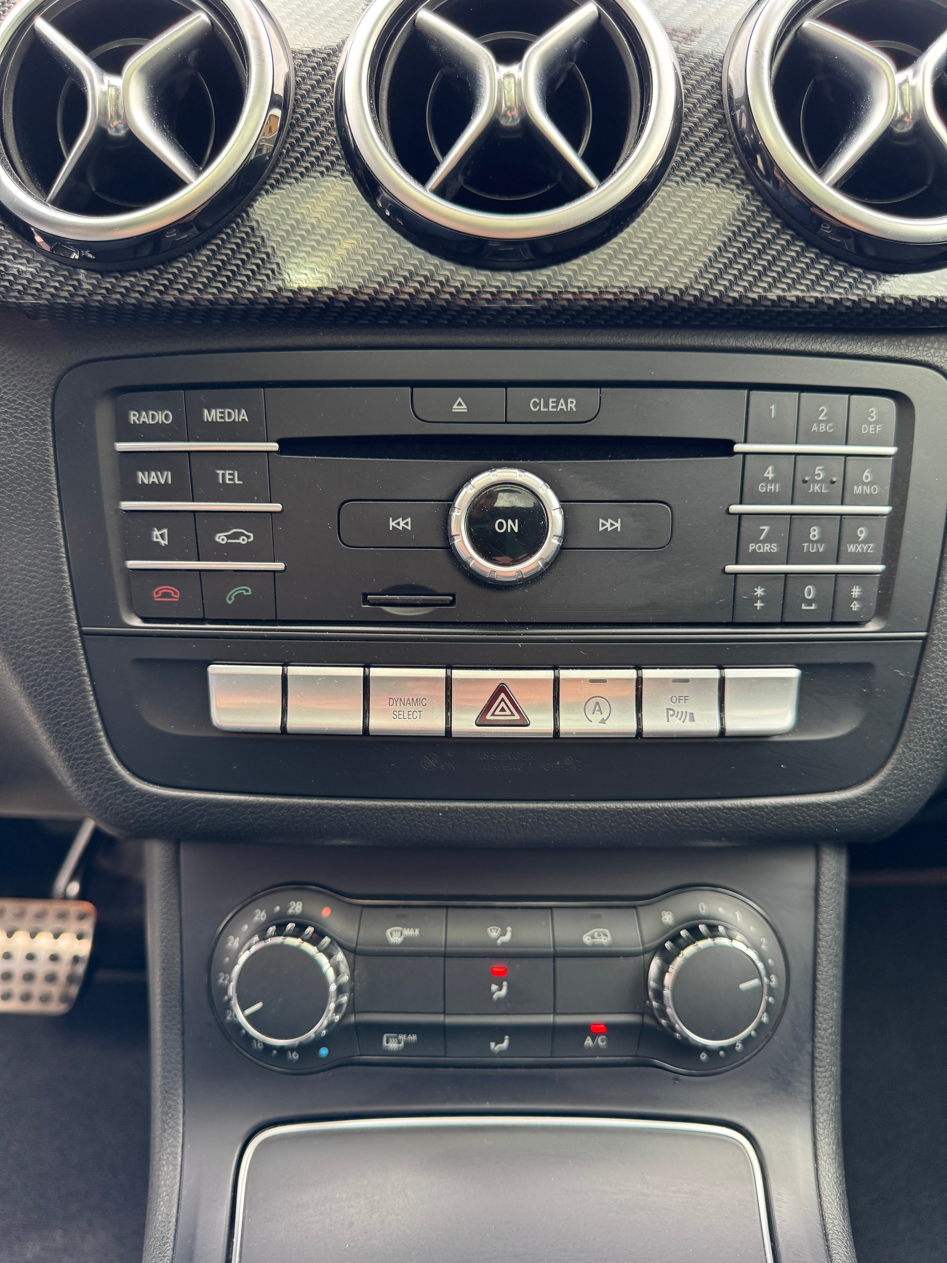MERCEDES-BENZ B 250 AMG Line 7G-DCT-image-19