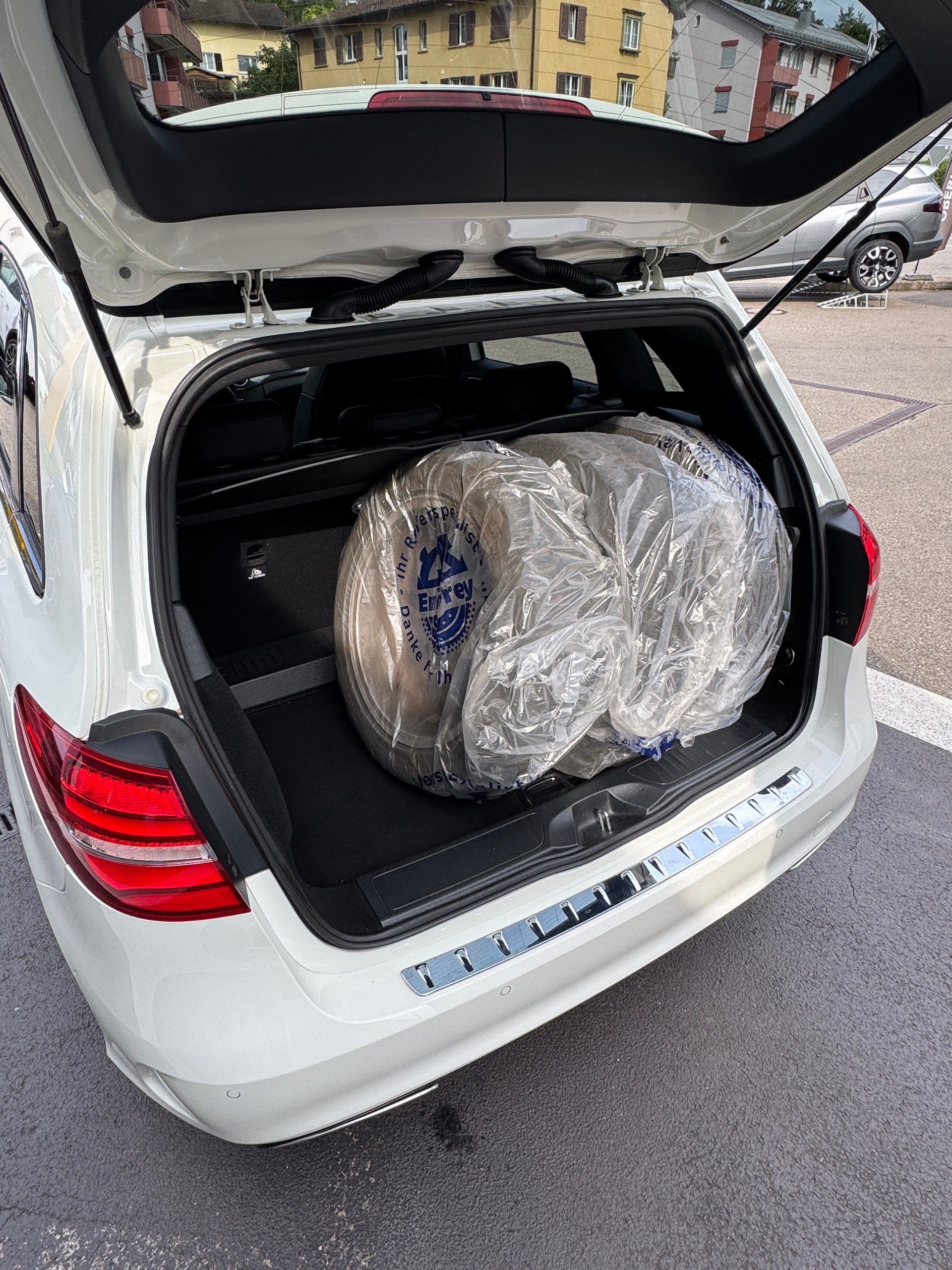 MERCEDES-BENZ B 250 AMG Line 7G-DCT-image-4