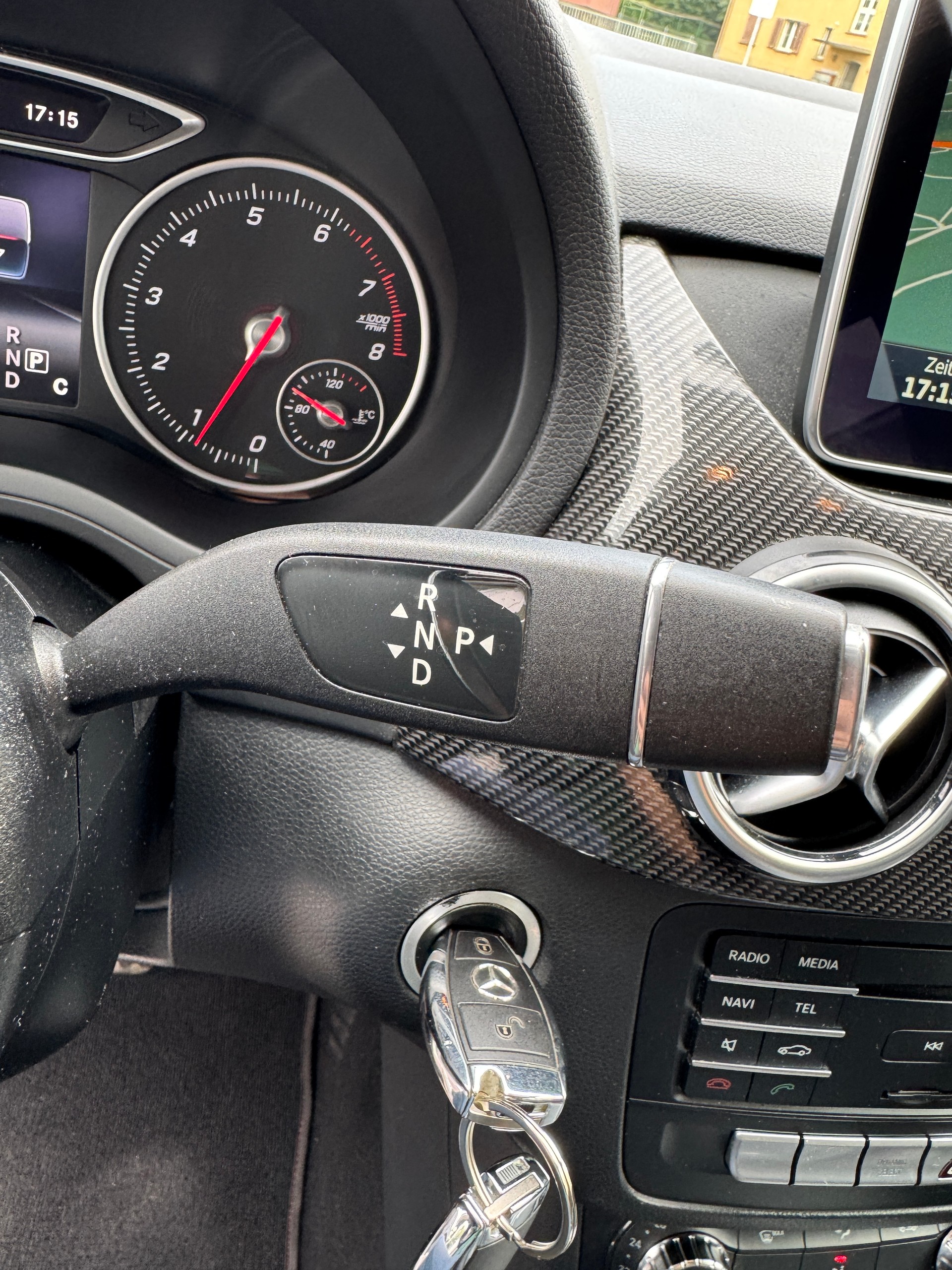 MERCEDES-BENZ B 250 AMG Line 7G-DCT-image-22