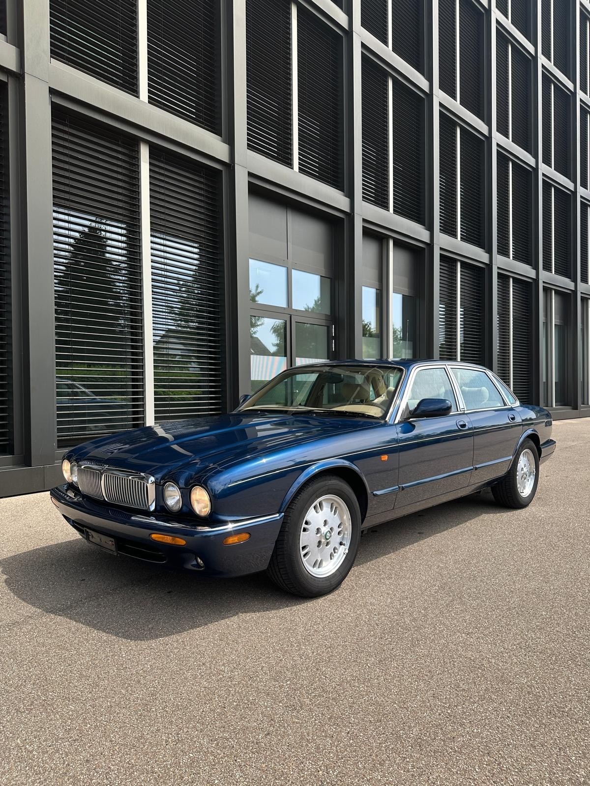 JAGUAR XJ 4.0 Sovereign