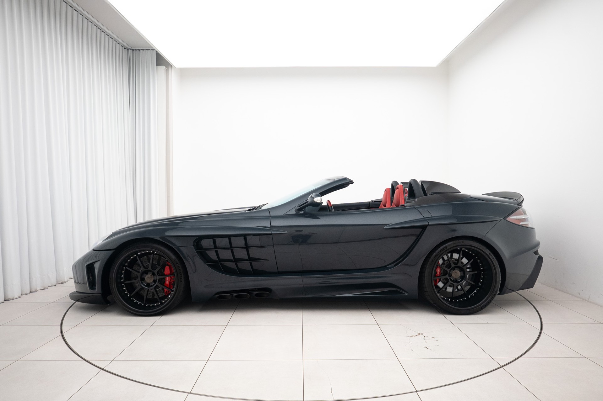 MERCEDES-BENZ SLR McLaren Roadster FAB Design-showroom-element-1