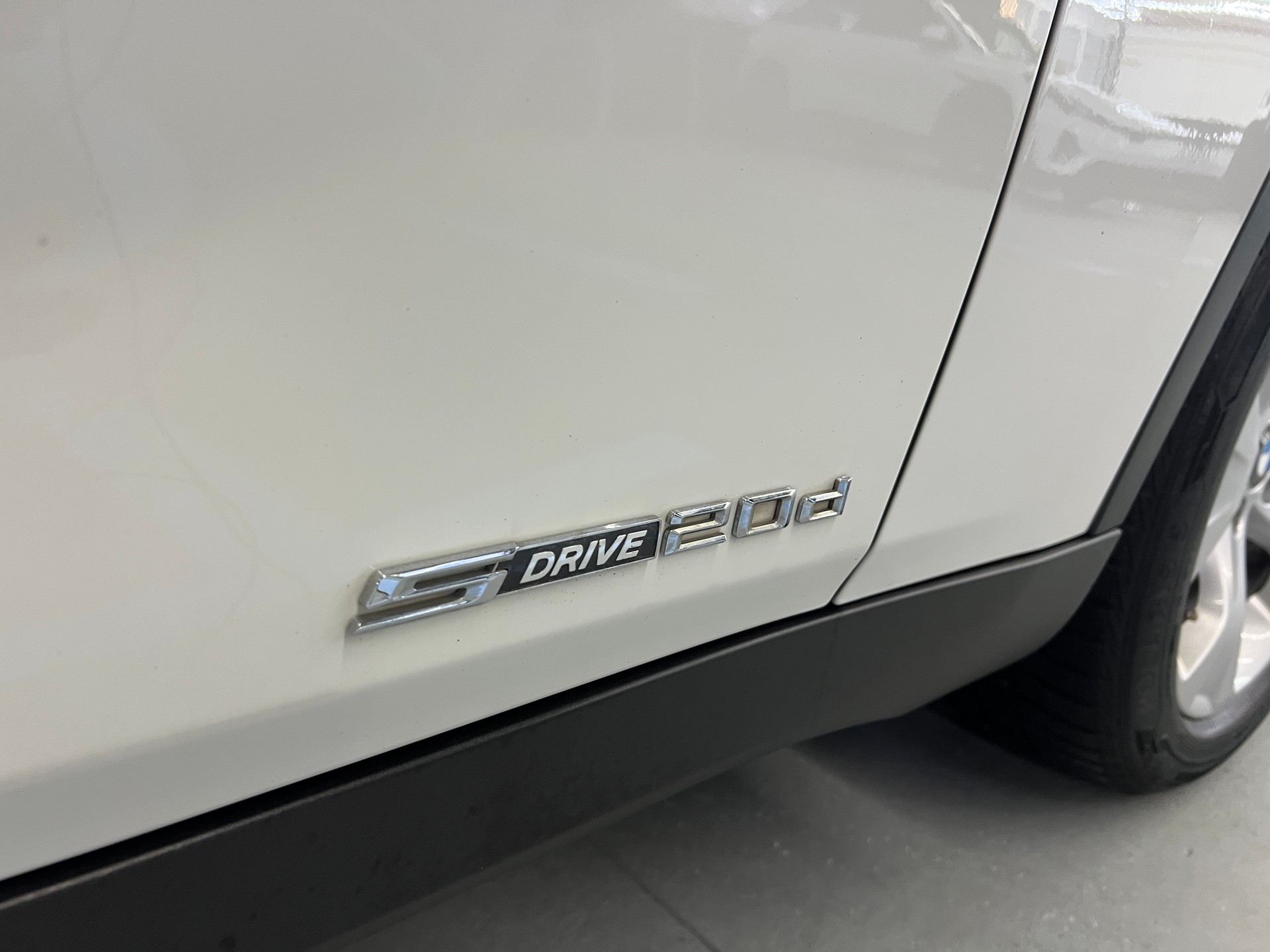 BMW X1 sDrive 20d mit Garantieoptionen-showroom-element-2