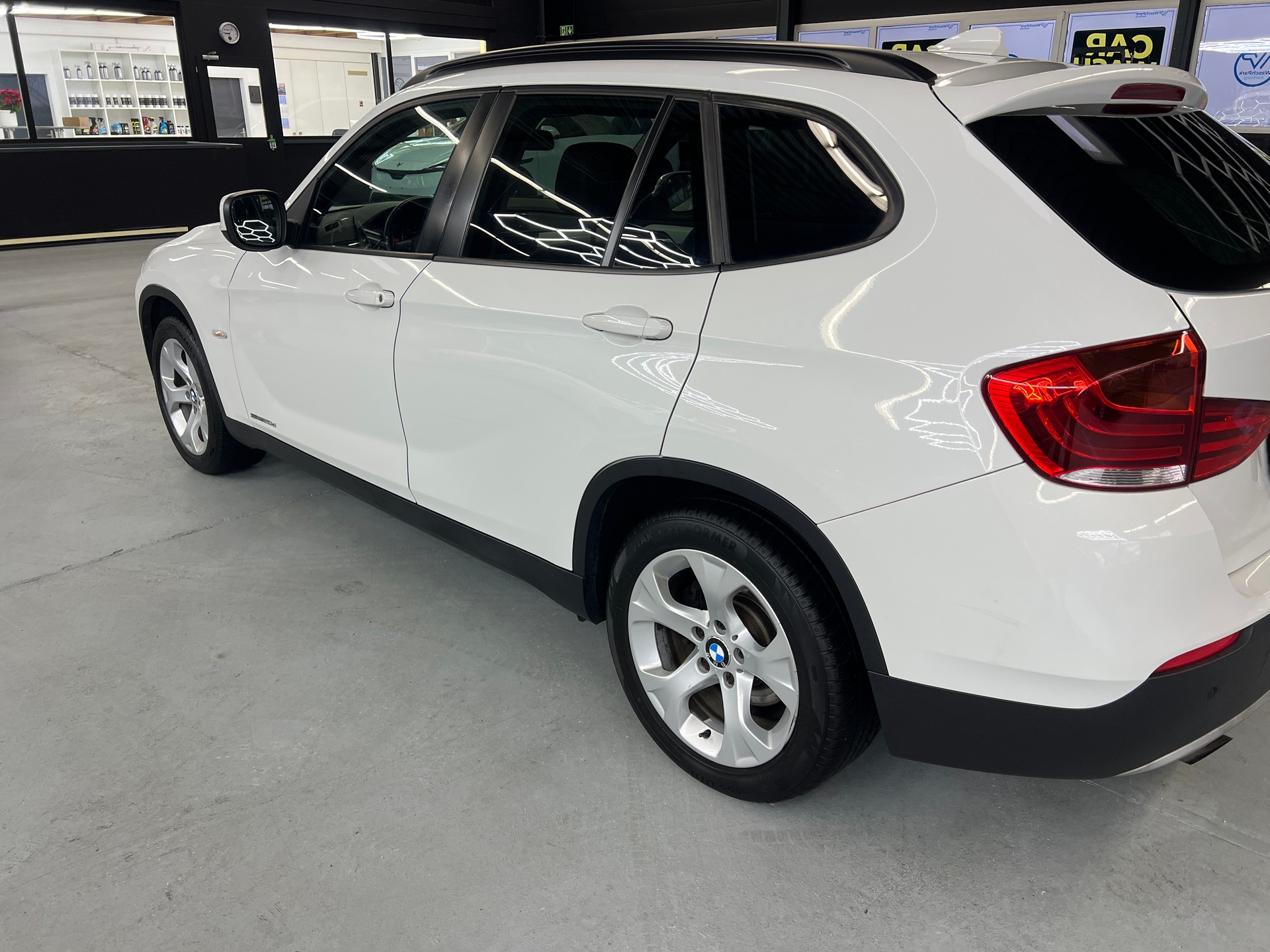BMW X1 sDrive 20d mit Garantieoptionen-image-8