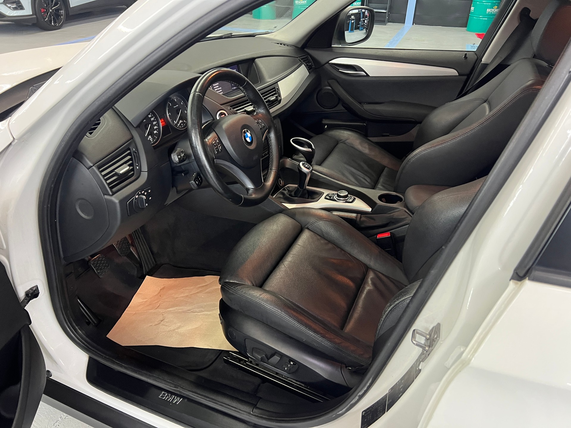 BMW X1 sDrive 20d mit Garantieoptionen-image-5