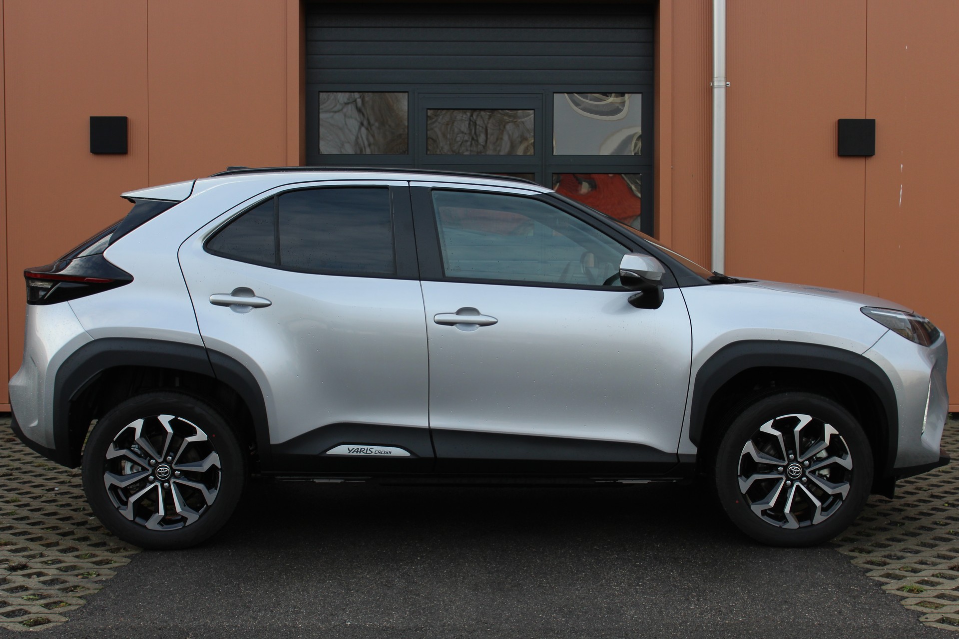TOYOTA Yaris Cross 1.5 Trend AWDi e-CVT 4x4 - "Leasing 2,9% * Garantie 15 ans * Caméra * Tempomat Adapt."-showroom-element-3
