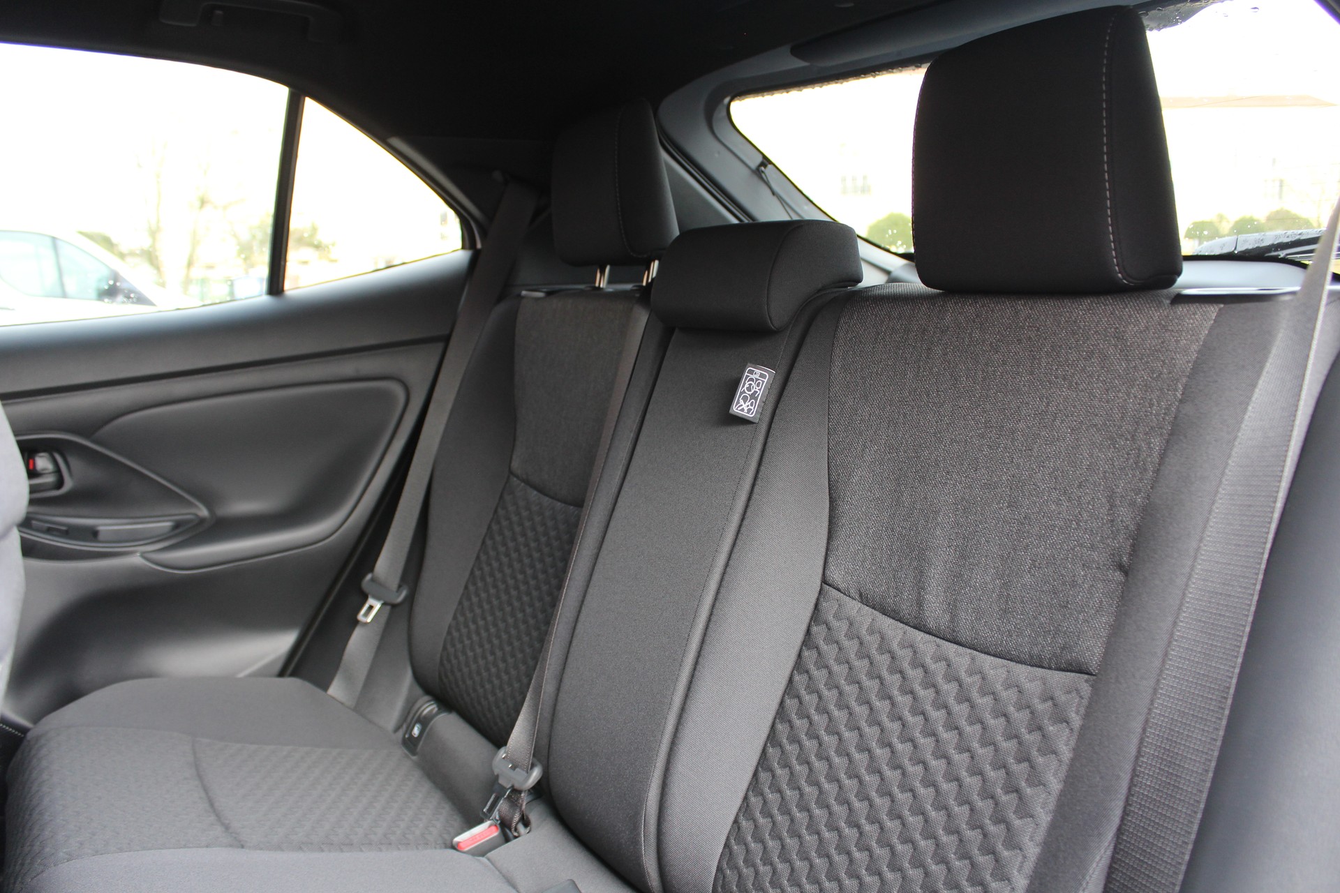 TOYOTA Yaris Cross 1.5 Trend AWDi e-CVT 4x4 - "Leasing 2,9% * Garantie 15 ans * Caméra * Tempomat Adapt."-image-18