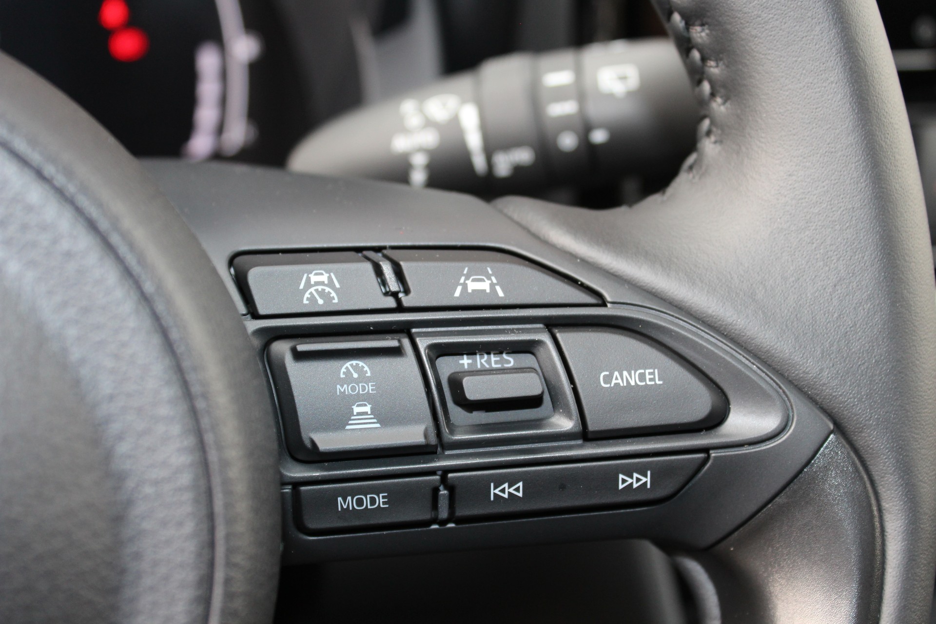 TOYOTA Yaris Cross 1.5 Trend AWDi e-CVT 4x4 - "Leasing 2,9% * Garantie 15 ans * Caméra * Tempomat Adapt."-image-9