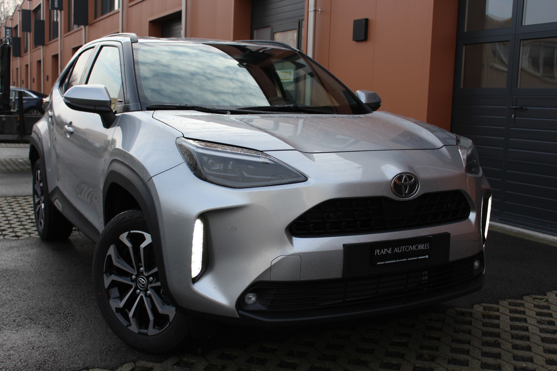 TOYOTA Yaris Cross 1.5 Trend AWDi e-CVT 4x4 - "Leasing 2,9% * Garantie 15 ans * Caméra * Tempomat Adapt."-showroom-element-2
