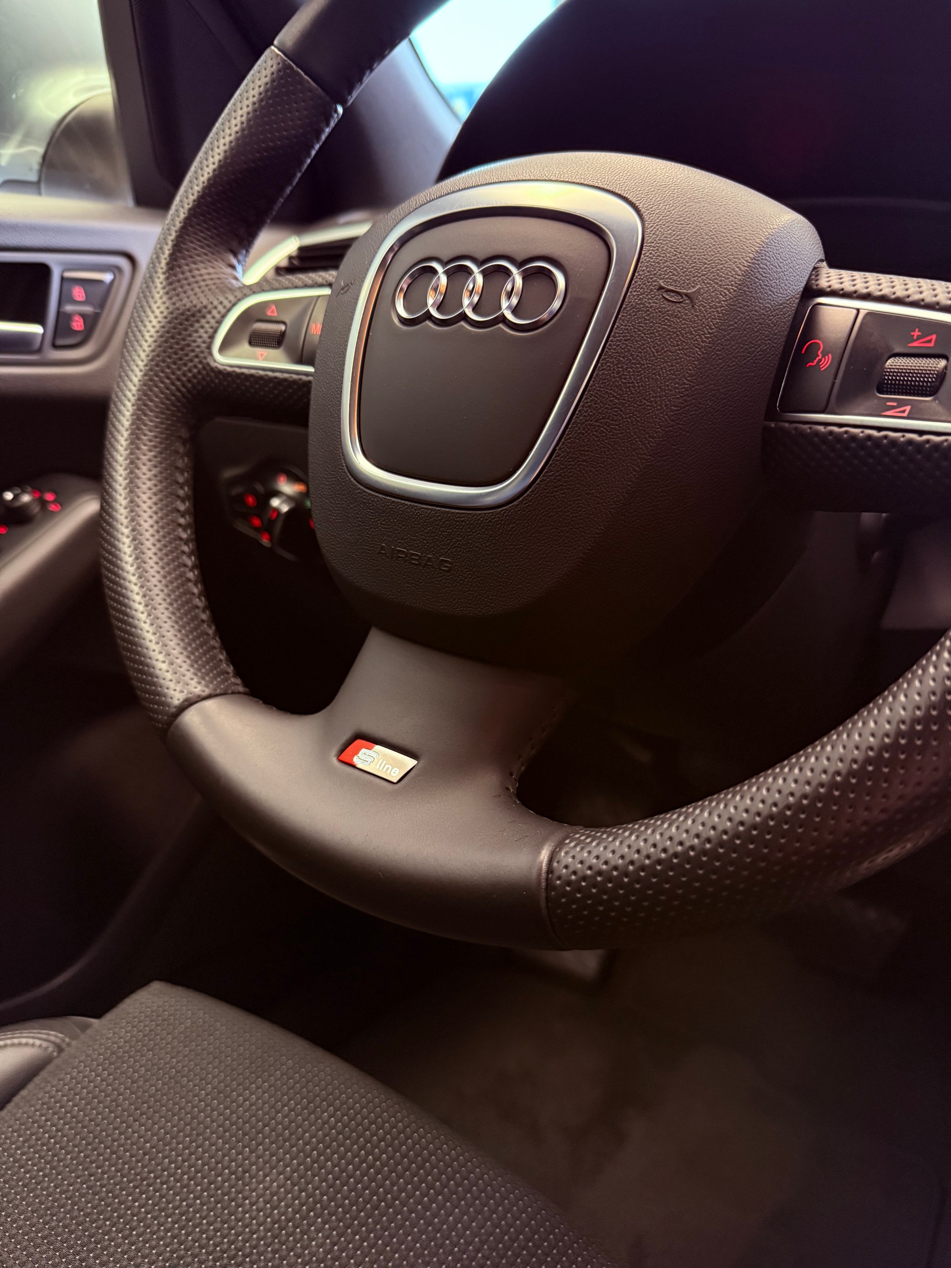 AUDI Q5 2.0 TDI S-Line Quattro S-tronic-image-13