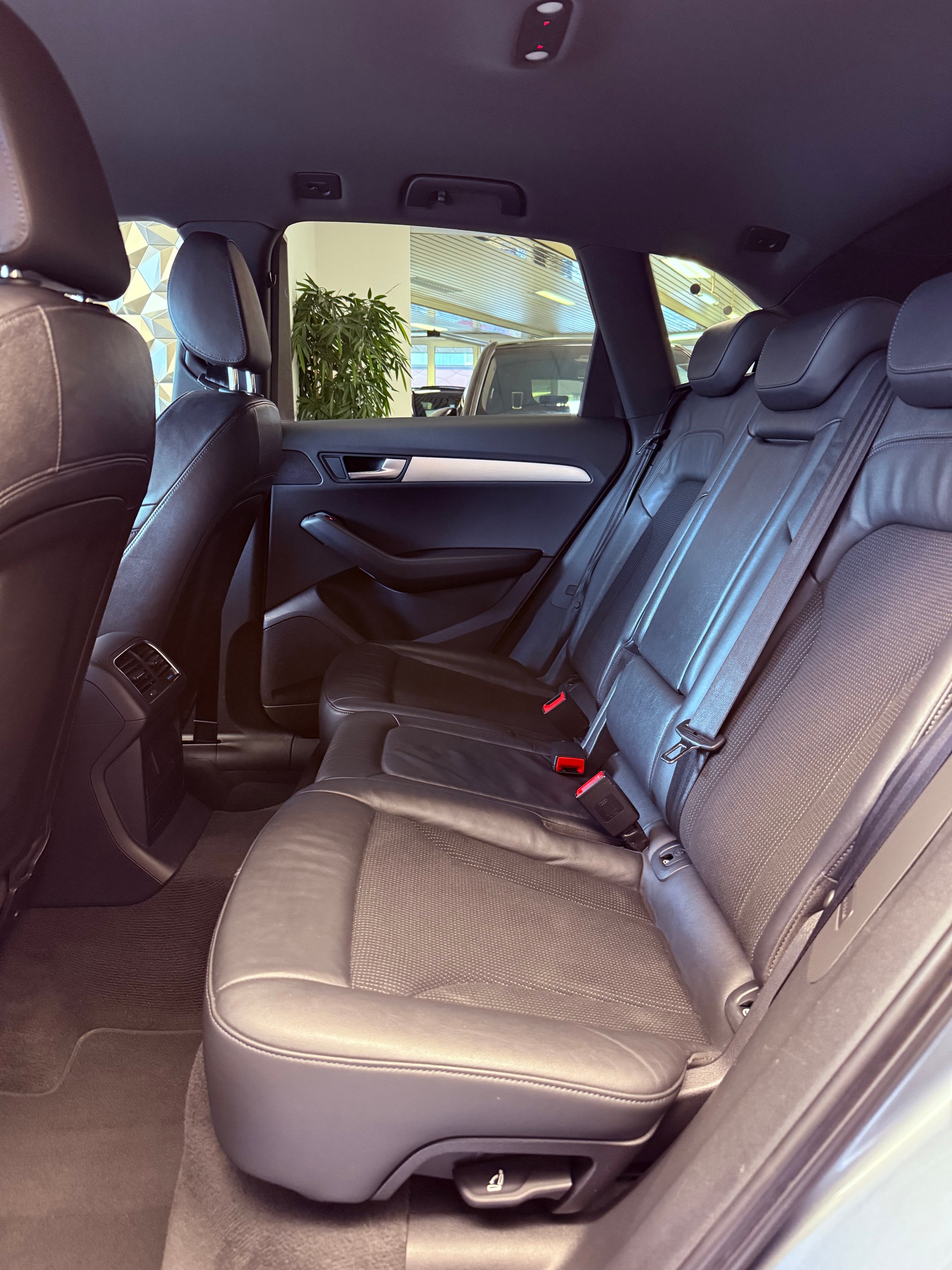 AUDI Q5 2.0 TDI S-Line Quattro S-tronic-image-7