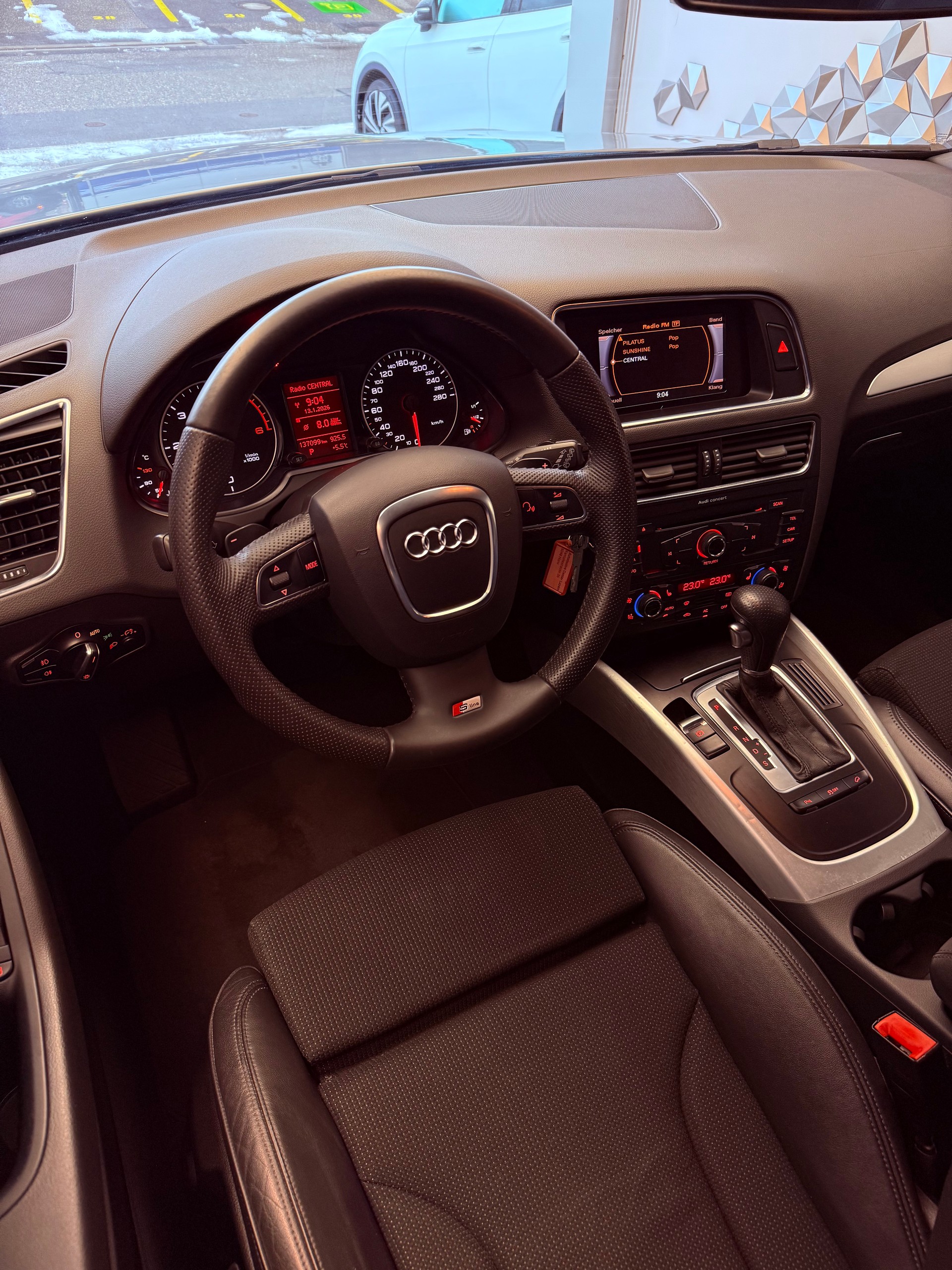 AUDI Q5 2.0 TDI S-Line Quattro S-tronic-image-4
