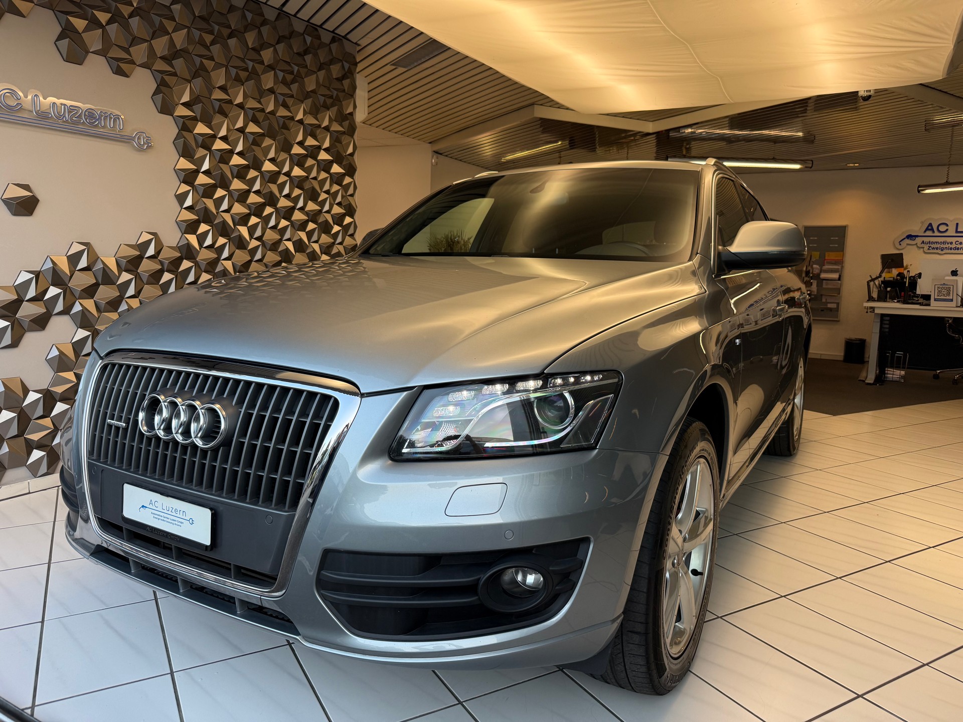 AUDI Q5 2.0 TDI S-Line Quattro S-tronic