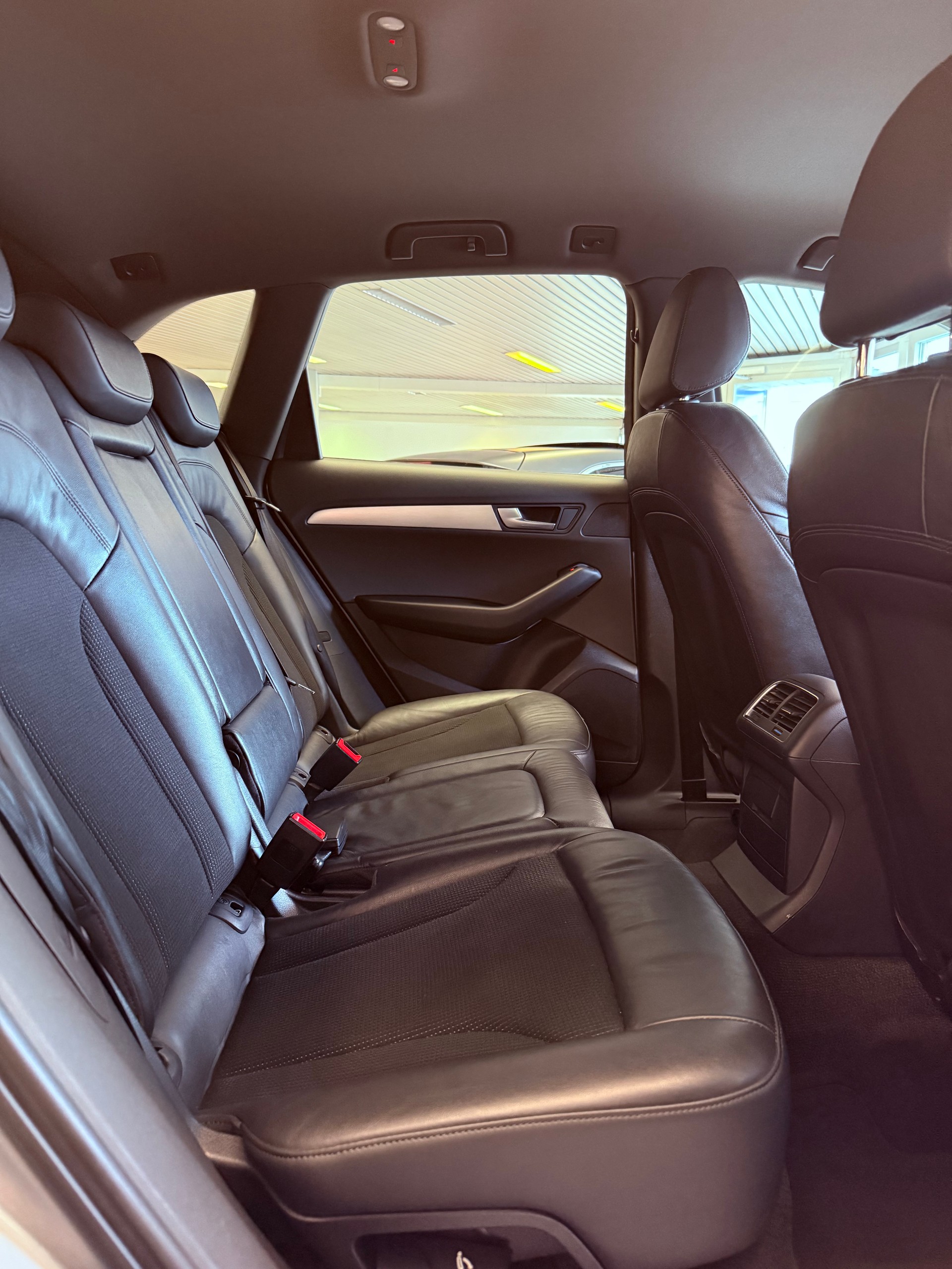 AUDI Q5 2.0 TDI S-Line Quattro S-tronic-image-10