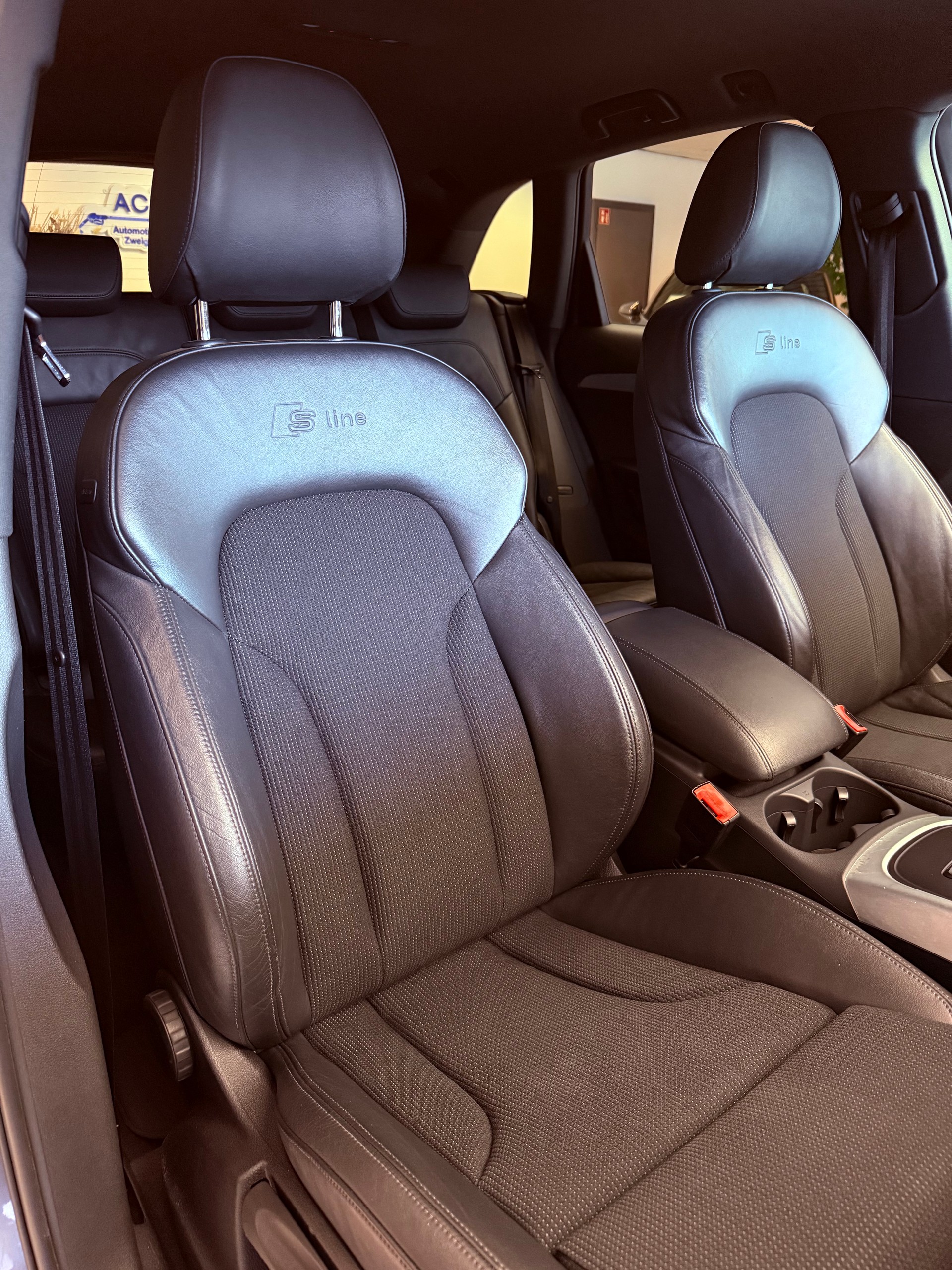 AUDI Q5 2.0 TDI S-Line Quattro S-tronic-image-11