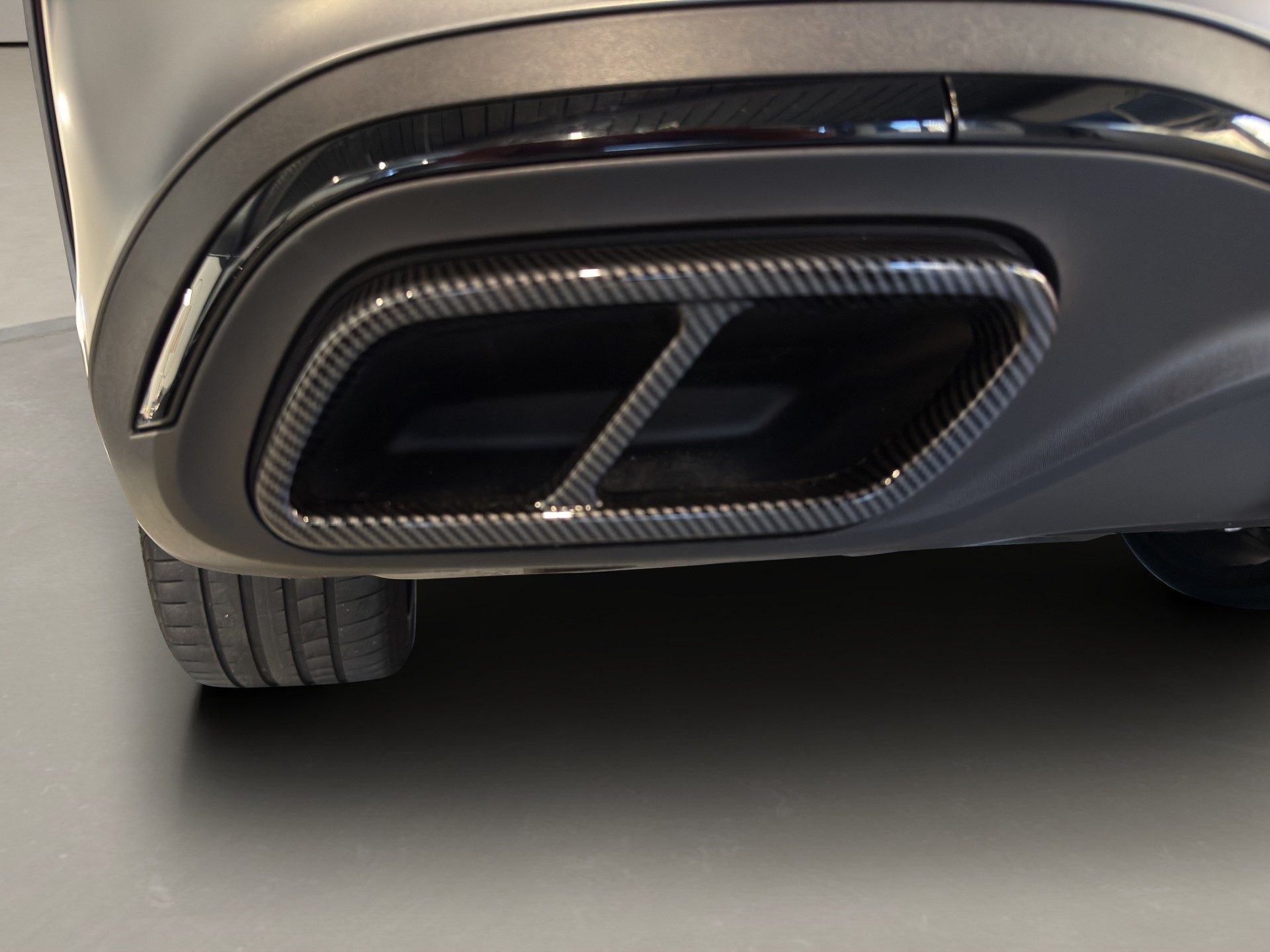 MERCEDES-BENZ C 300 4Matic AMG Line-image-23
