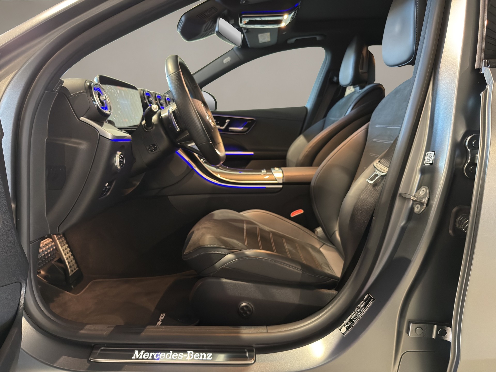 MERCEDES-BENZ C 300 4Matic AMG Line-image-8