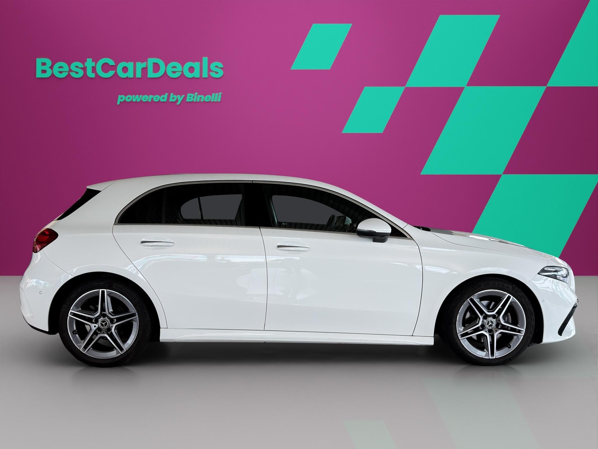 MERCEDES-BENZ A 200 d AMG Line-showroom-element-1