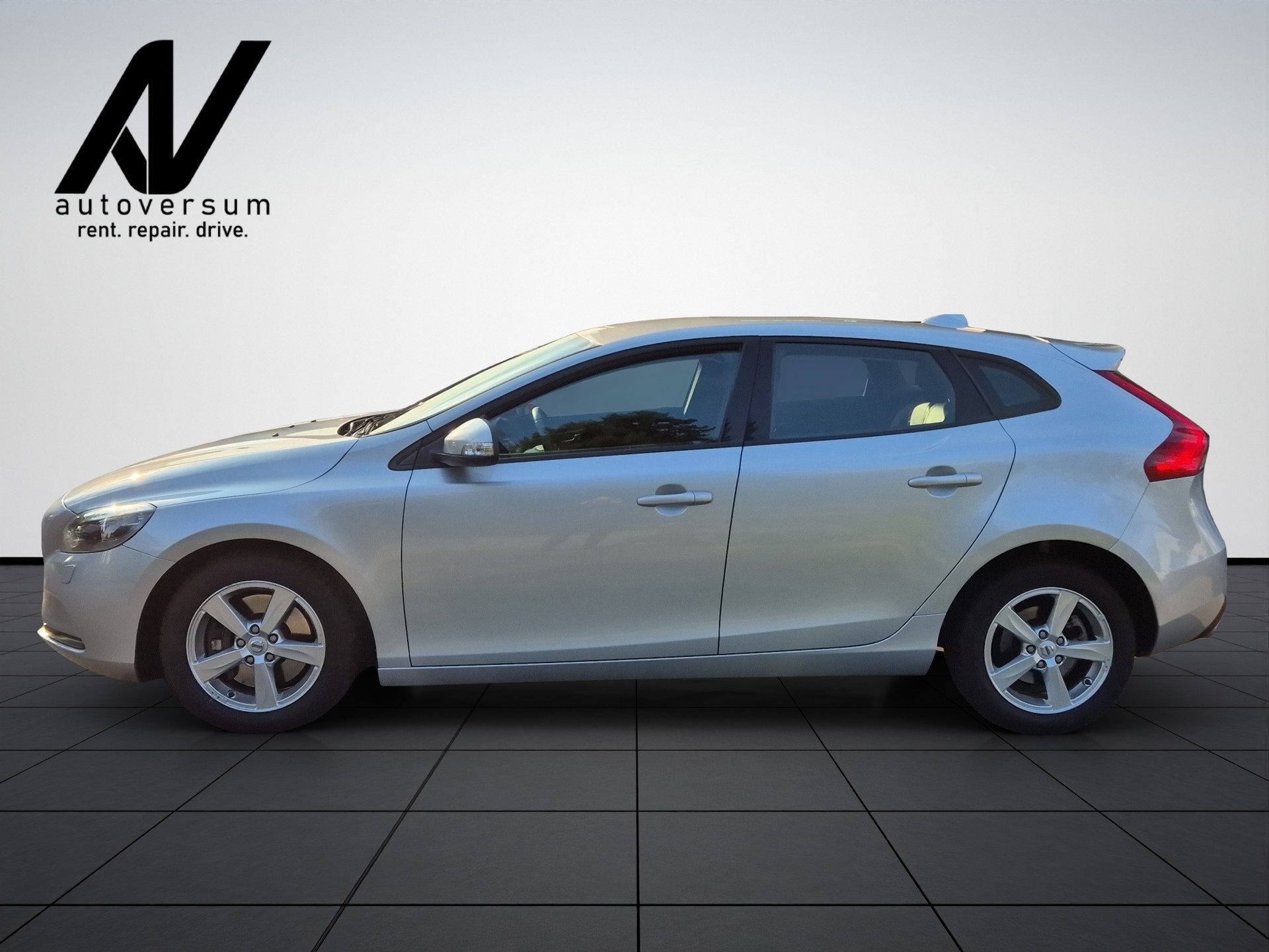 VOLVO V40 D3 Momentum Geartronic-image-3