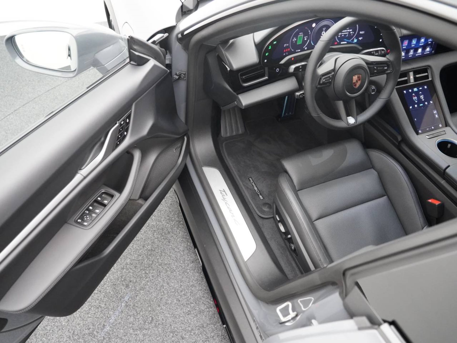 PORSCHE Taycan 4 Cross Turismo-showroom-element-3