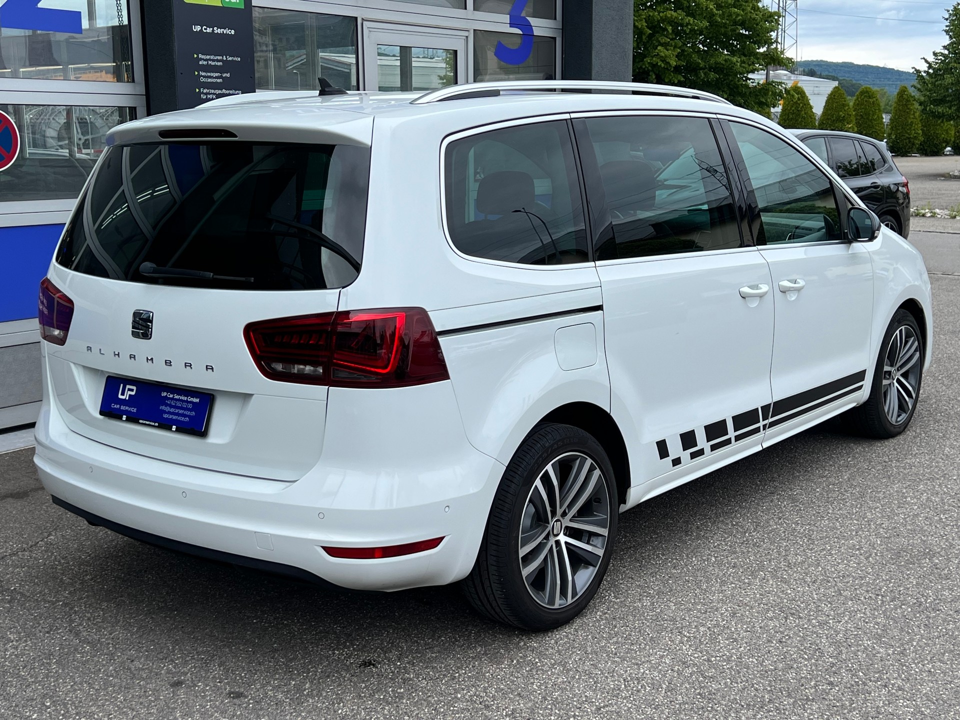 SEAT Alhambra 2.0 TSI 220 FR Line DSG * MJ 2018 * 7 Plätze *-image-4