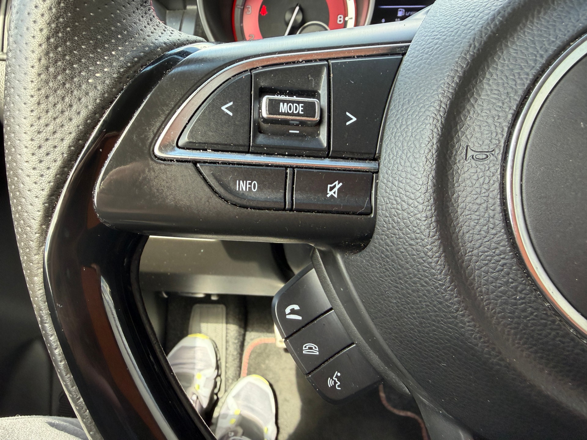 SUZUKI Swift Sport 1.4i 16V Compact Top Hybrid-image-11