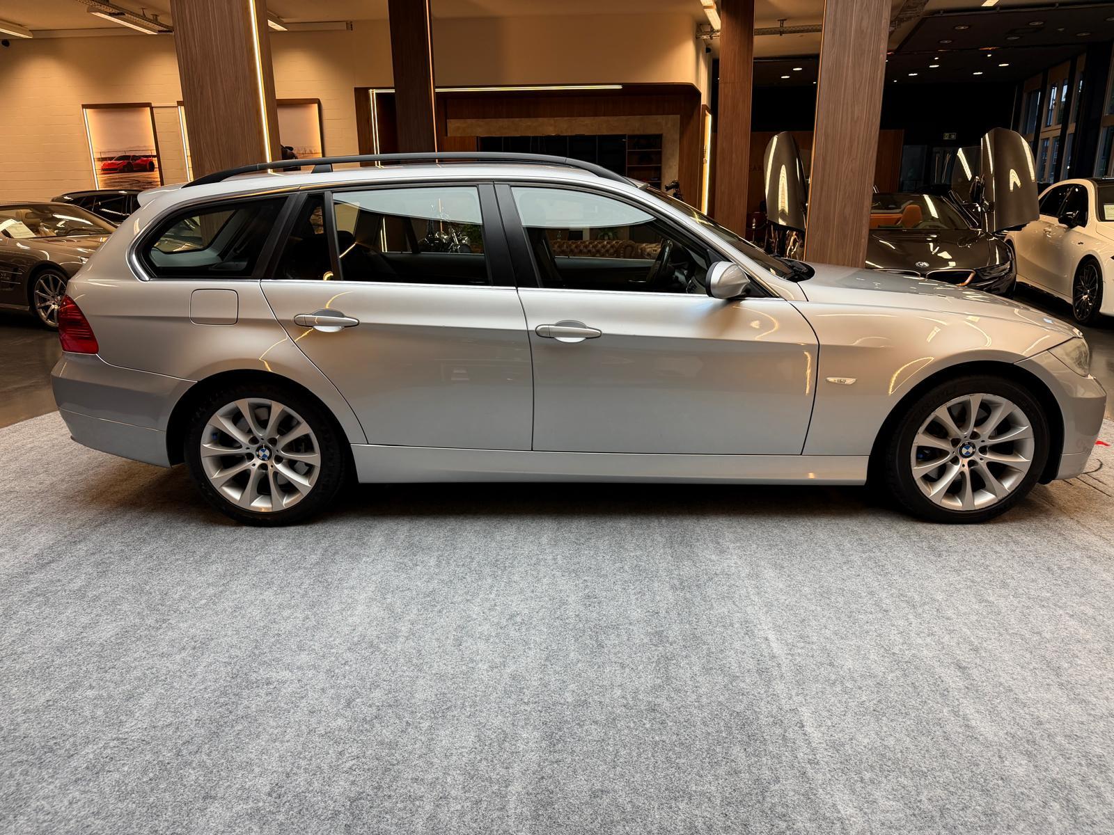 BMW 330xi Touring-image-8