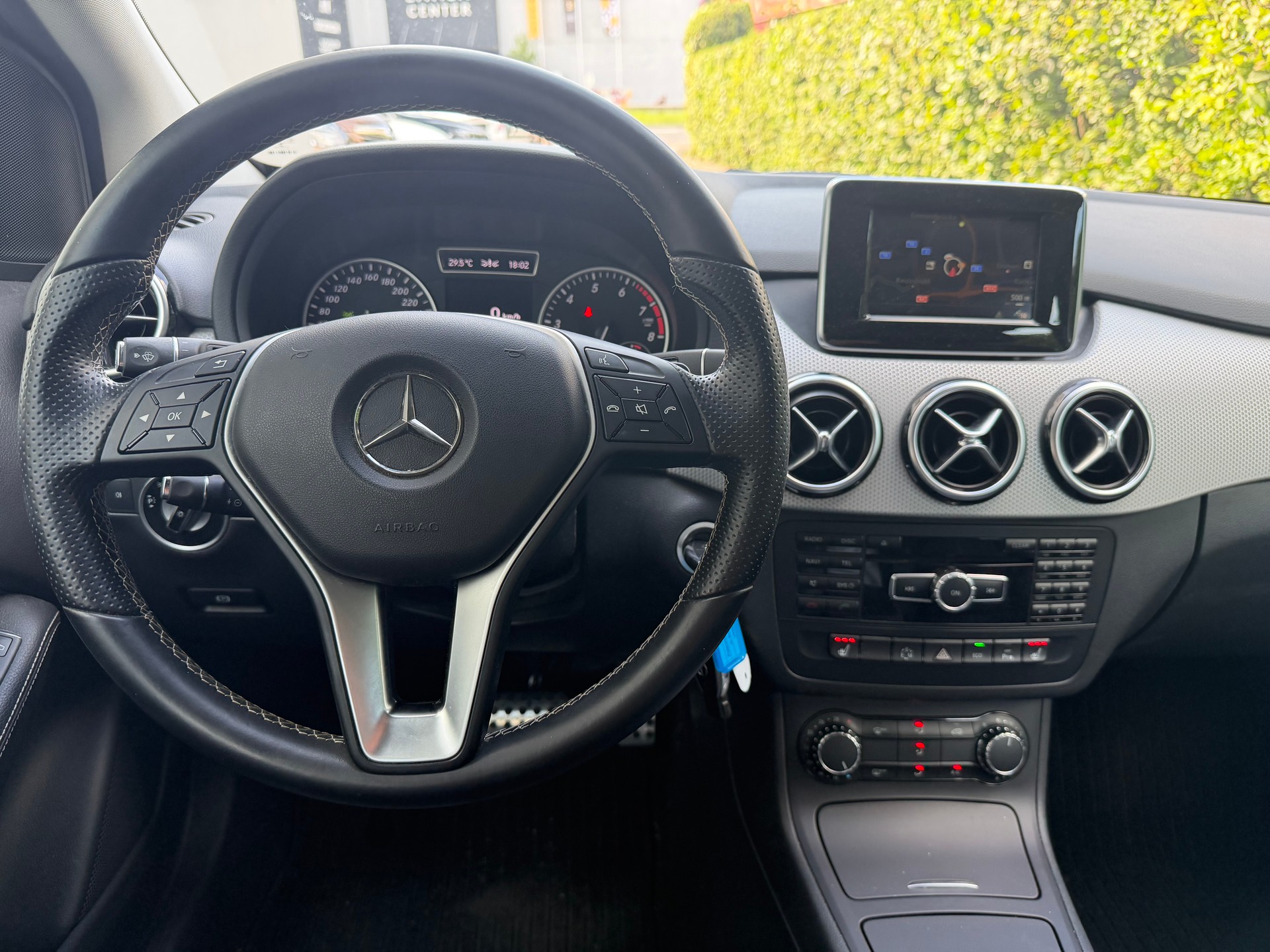 MERCEDES-BENZ B 200 7G-DCT-image-8